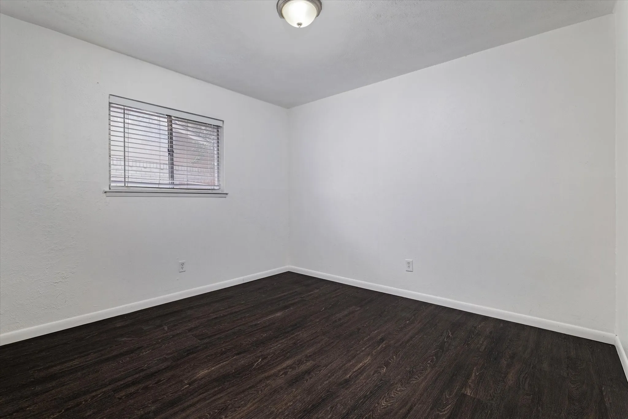 Single Family Residence For Rent in Denton County , 1831 Chamberlain Drive, Carrollton, Texas 75007, 4 Bedroom, 2 Bathroom, 2 Garage spaces, 2,111 Sqft, built in 1974, mls#21381475, Real Estate Agent in Carrollton, Homes For Rent in Denton county, Homes For Rent in Carrollton, Realtor in Carrollton Texas, Real Estate Brokerage Independent Realty Texas, Luminita Cordes Realtor