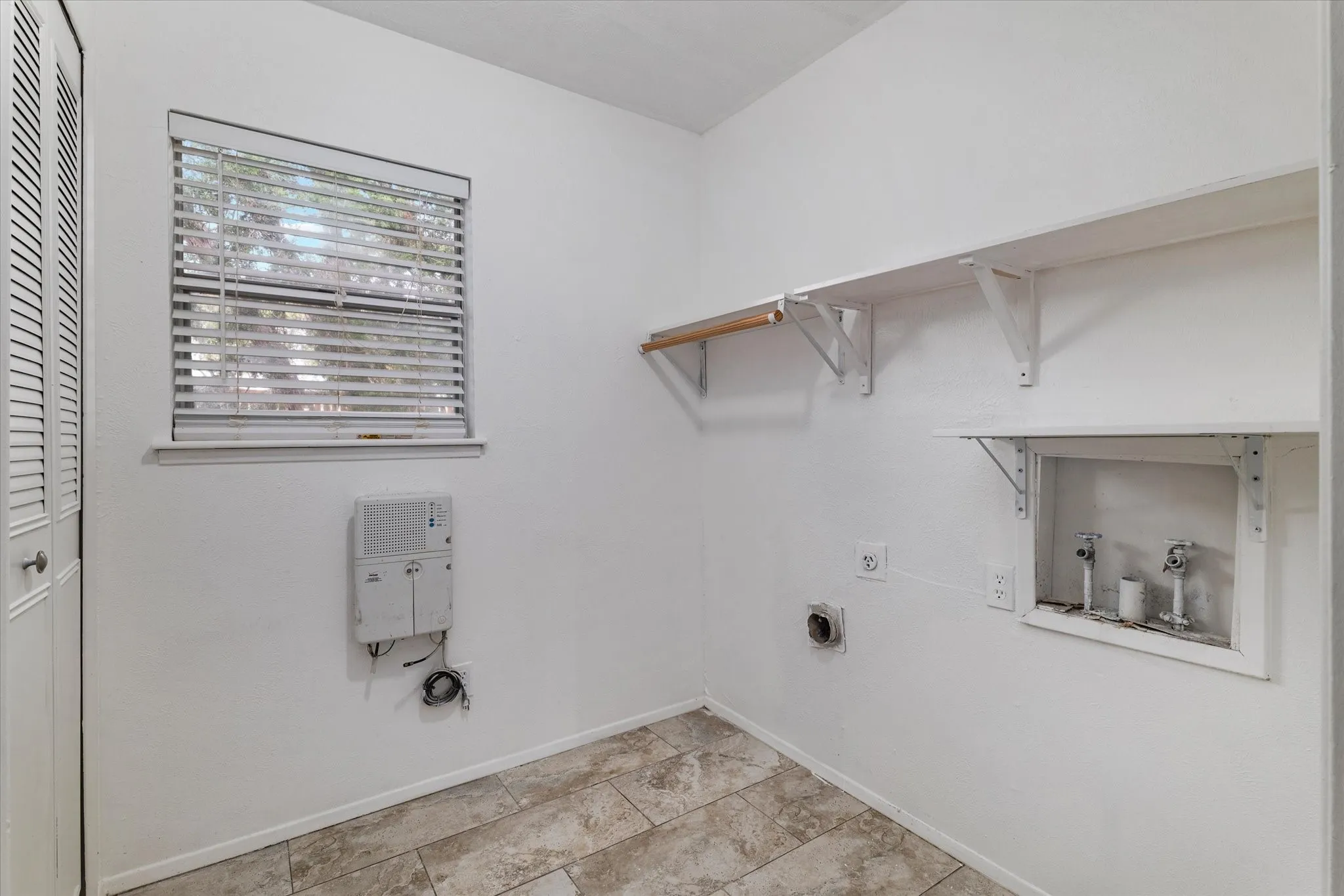 Single Family Residence For Rent in Denton County , 1831 Chamberlain Drive, Carrollton, Texas 75007, 4 Bedroom, 2 Bathroom, 2 Garage spaces, 2,111 Sqft, built in 1974, mls#21381475, Real Estate Agent in Carrollton, Homes For Rent in Denton county, Homes For Rent in Carrollton, Realtor in Carrollton Texas, Real Estate Brokerage Independent Realty Texas, Luminita Cordes Realtor