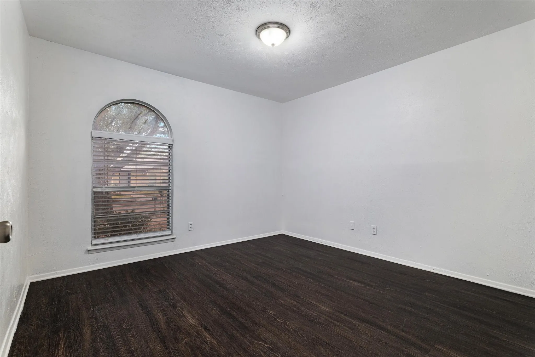 Single Family Residence For Rent in Denton County , 1831 Chamberlain Drive, Carrollton, Texas 75007, 4 Bedroom, 2 Bathroom, 2 Garage spaces, 2,111 Sqft, built in 1974, mls#21381475, Real Estate Agent in Carrollton, Homes For Rent in Denton county, Homes For Rent in Carrollton, Realtor in Carrollton Texas, Real Estate Brokerage Independent Realty Texas, Luminita Cordes Realtor