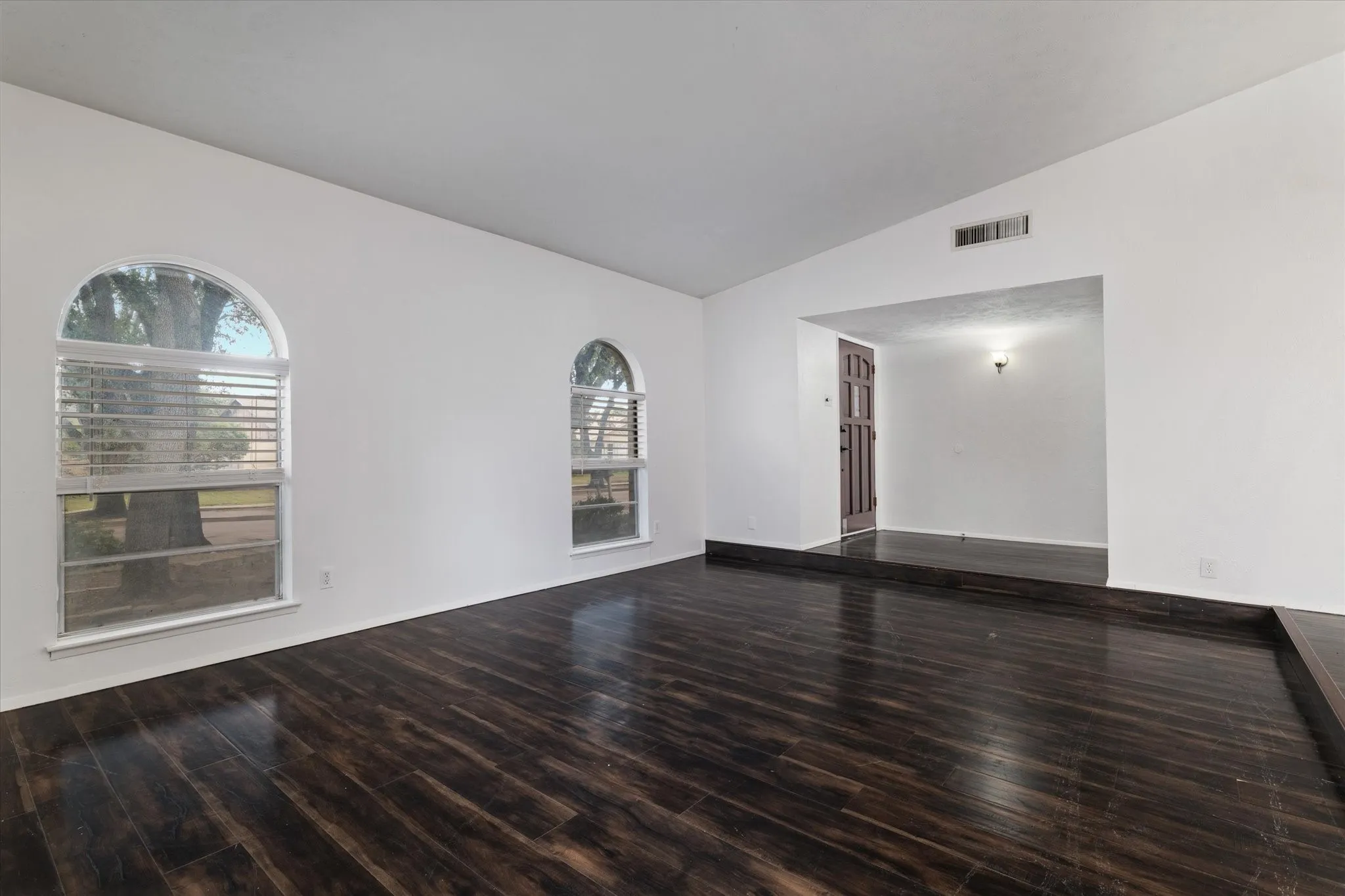 Single Family Residence For Rent in Denton County , 1831 Chamberlain Drive, Carrollton, Texas 75007, 4 Bedroom, 2 Bathroom, 2 Garage spaces, 2,111 Sqft, built in 1974, mls#21381475, Real Estate Agent in Carrollton, Homes For Rent in Denton county, Homes For Rent in Carrollton, Realtor in Carrollton Texas, Real Estate Brokerage Independent Realty Texas, Luminita Cordes Realtor