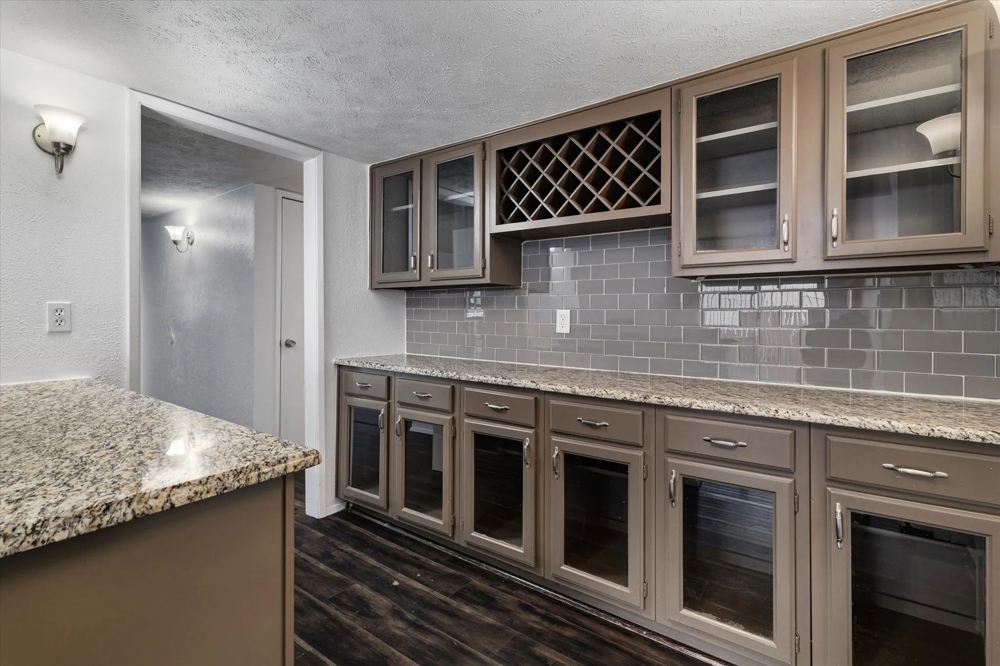 Single Family Residence For Rent in Denton County , 1831 Chamberlain Drive, Carrollton, Texas 75007, 4 Bedroom, 2 Bathroom, 2 Garage spaces, 2,111 Sqft, built in 1974, mls#21381475, Real Estate Agent in Carrollton, Homes For Rent in Denton county, Homes For Rent in Carrollton, Realtor in Carrollton Texas, Real Estate Brokerage Independent Realty Texas, Luminita Cordes Realtor