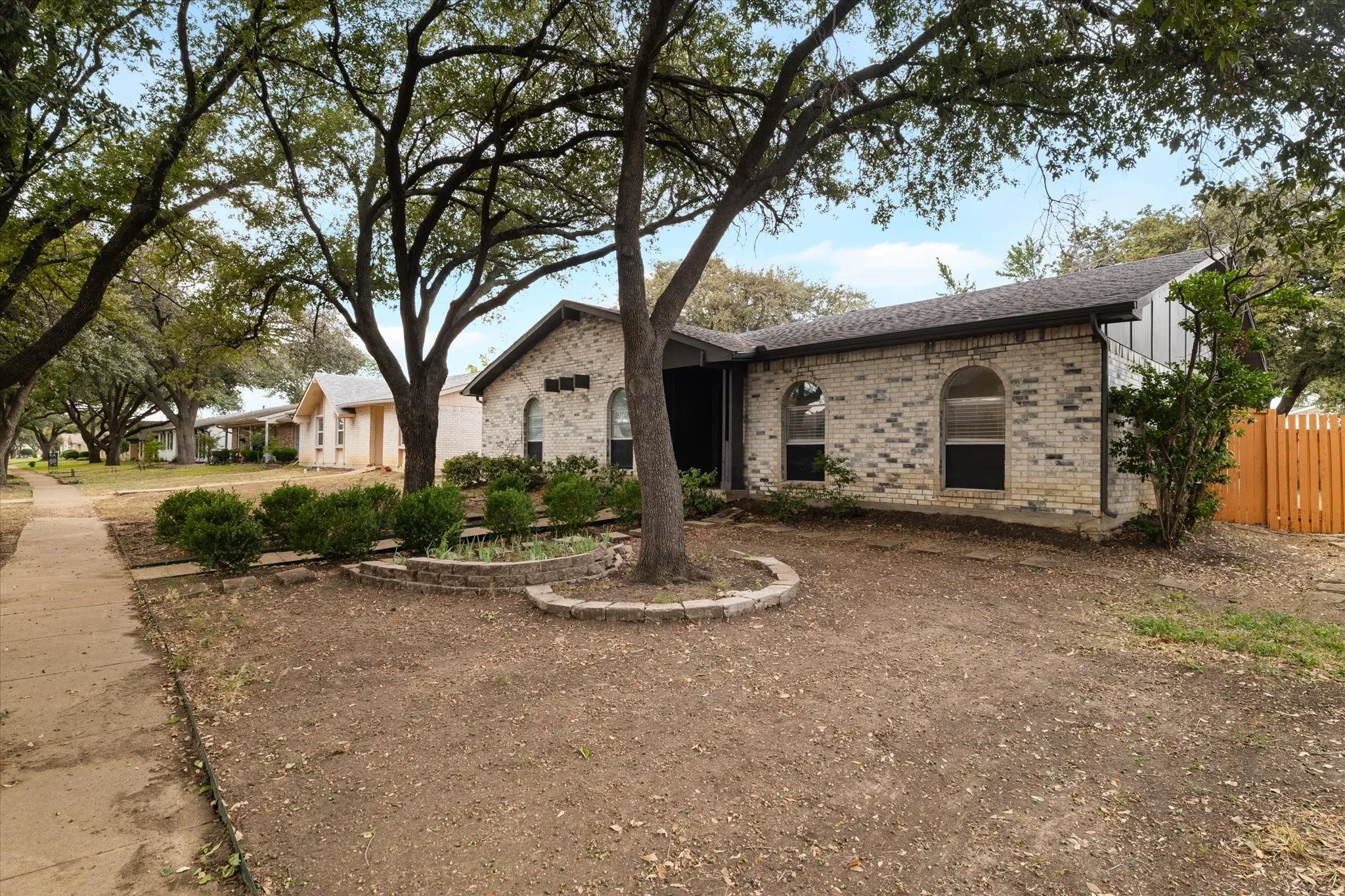 Single Family Residence For Rent in Denton County , 1831 Chamberlain Drive, Carrollton, Texas 75007, 4 Bedroom, 2 Bathroom, 2 Garage spaces, 2,111 Sqft, built in 1974, mls#21381475, Real Estate Agent in Carrollton, Homes For Rent in Denton county, Homes For Rent in Carrollton, Realtor in Carrollton Texas, Real Estate Brokerage Independent Realty Texas, Luminita Cordes Realtor
