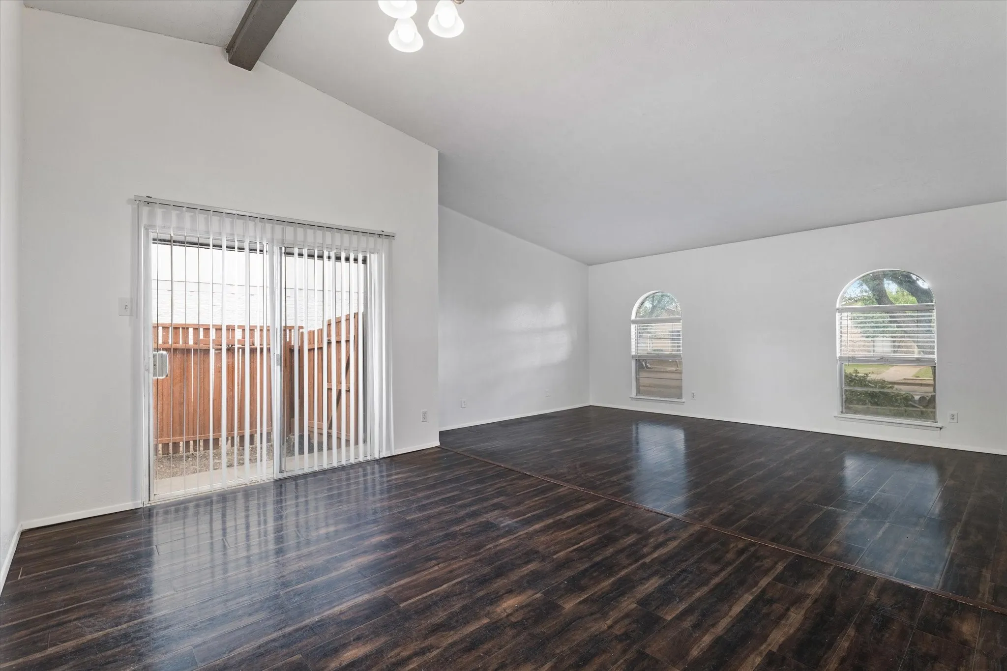 Single Family Residence For Rent in Denton County , 1831 Chamberlain Drive, Carrollton, Texas 75007, 4 Bedroom, 2 Bathroom, 2 Garage spaces, 2,111 Sqft, built in 1974, mls#21381475, Real Estate Agent in Carrollton, Homes For Rent in Denton county, Homes For Rent in Carrollton, Realtor in Carrollton Texas, Real Estate Brokerage Independent Realty Texas, Luminita Cordes Realtor