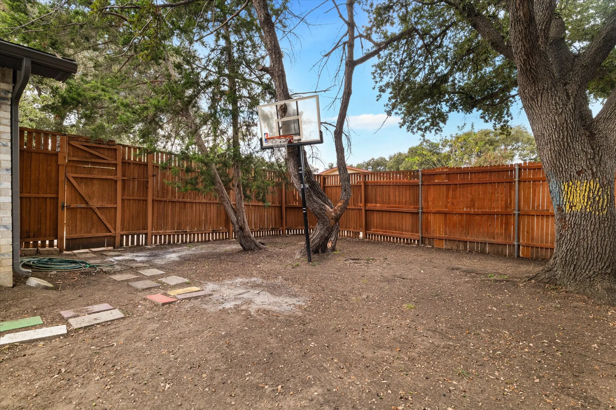 Single Family Residence For Rent in Denton County , 1831 Chamberlain Drive, Carrollton, Texas 75007, 4 Bedroom, 2 Bathroom, 2 Garage spaces, 2,111 Sqft, built in 1974, mls#21381475, Real Estate Agent in Carrollton, Homes For Rent in Denton county, Homes For Rent in Carrollton, Realtor in Carrollton Texas, Real Estate Brokerage Independent Realty Texas, Luminita Cordes Realtor