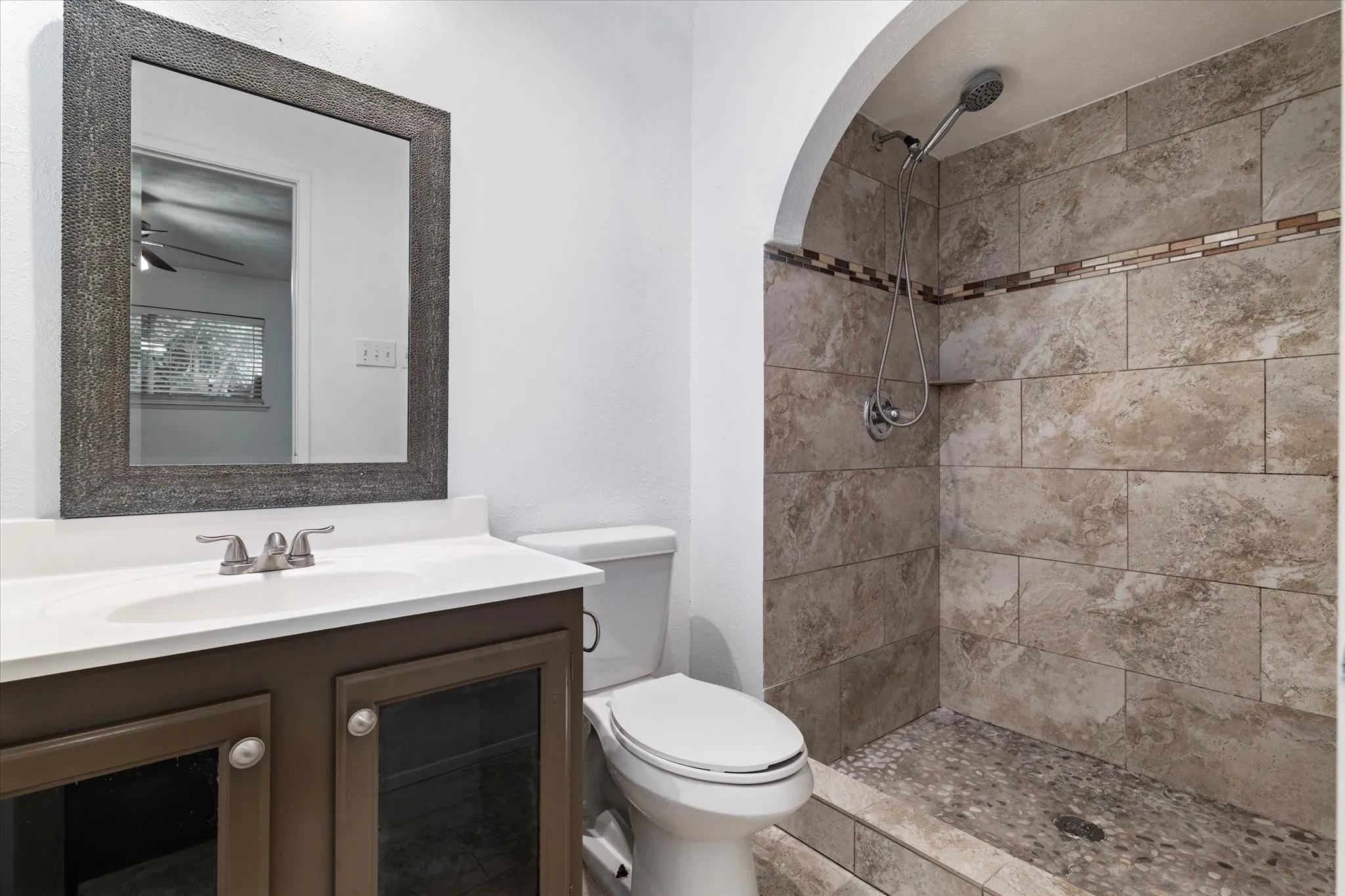 Single Family Residence For Rent in Denton County , 1831 Chamberlain Drive, Carrollton, Texas 75007, 4 Bedroom, 2 Bathroom, 2 Garage spaces, 2,111 Sqft, built in 1974, mls#21381475, Real Estate Agent in Carrollton, Homes For Rent in Denton county, Homes For Rent in Carrollton, Realtor in Carrollton Texas, Real Estate Brokerage Independent Realty Texas, Luminita Cordes Realtor
