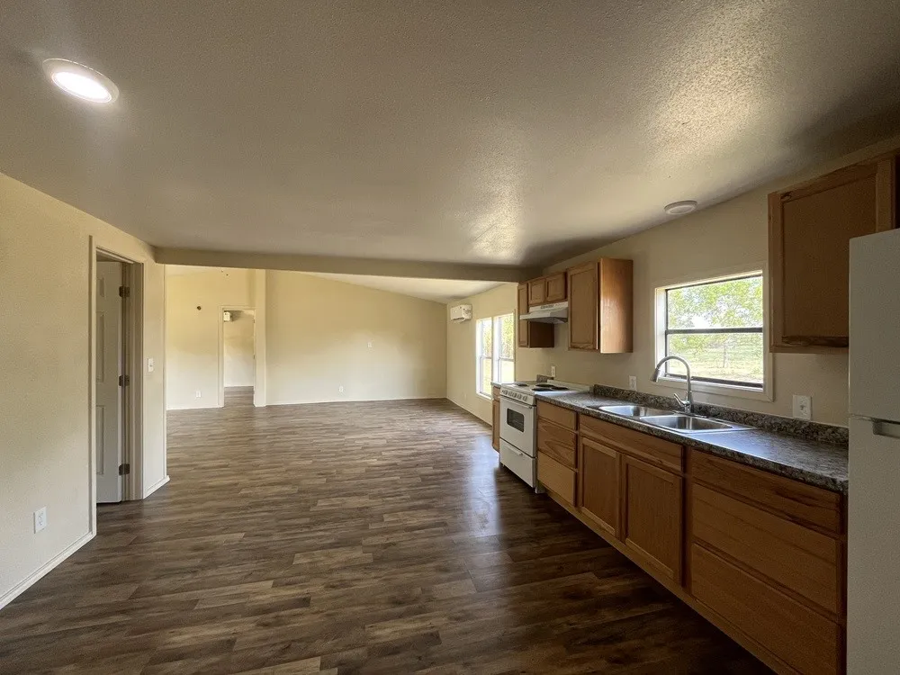 Manufactured Home For Sale in Van Zandt County , 611 E Broadmore Avenue, Wills Point, Texas 75169, 3 Bedroom, 2 Bathroom, Garage spaces, 1,344 Sqft, built in 1983, mls#21382241, Real Estate Agent in Wills Point, Homes For Sale in Van Zandt county, Homes For Sale in Wills Point, Realtor in Wills Point Texas, Real Estate Brokerage Independent Realty Texas, Luminita Cordes Realtor