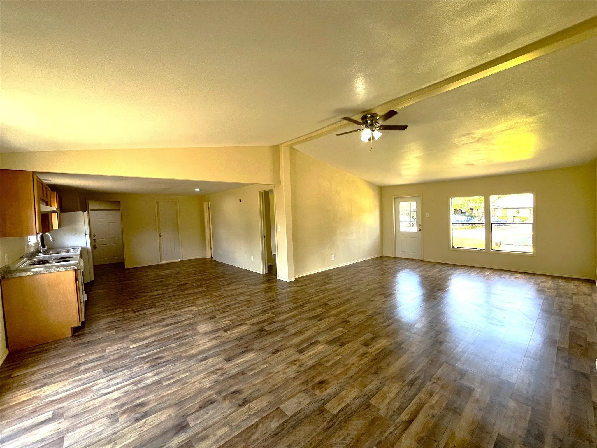 Manufactured Home For Sale in Van Zandt County , 611 E Broadmore Avenue, Wills Point, Texas 75169, 3 Bedroom, 2 Bathroom, Garage spaces, 1,344 Sqft, built in 1983, mls#21382241, Real Estate Agent in Wills Point, Homes For Sale in Van Zandt county, Homes For Sale in Wills Point, Realtor in Wills Point Texas, Real Estate Brokerage Independent Realty Texas, Luminita Cordes Realtor