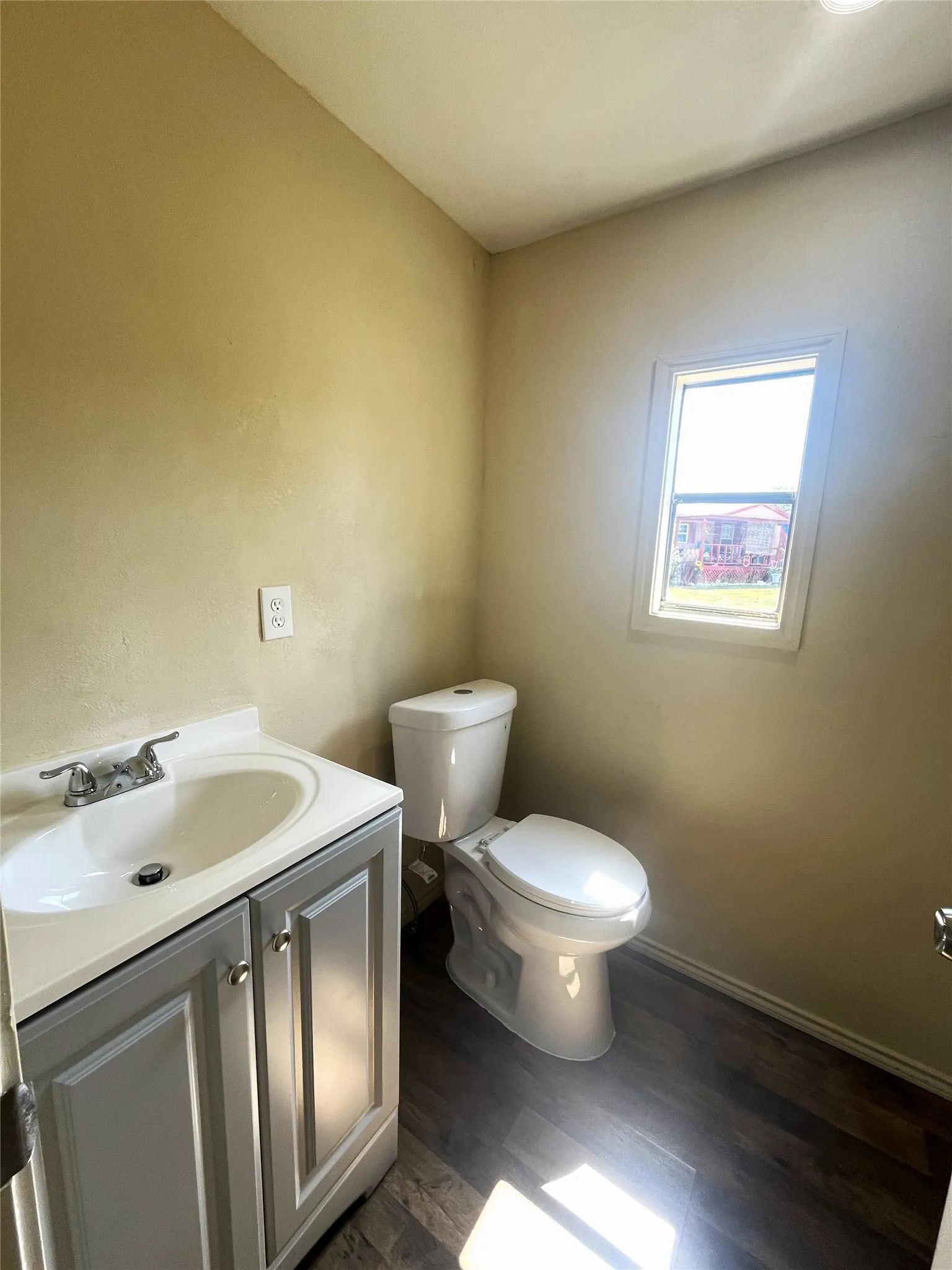 Manufactured Home For Sale in Van Zandt County , 611 E Broadmore Avenue, Wills Point, Texas 75169, 3 Bedroom, 2 Bathroom, Garage spaces, 1,344 Sqft, built in 1983, mls#21382241, Real Estate Agent in Wills Point, Homes For Sale in Van Zandt county, Homes For Sale in Wills Point, Realtor in Wills Point Texas, Real Estate Brokerage Independent Realty Texas, Luminita Cordes Realtor