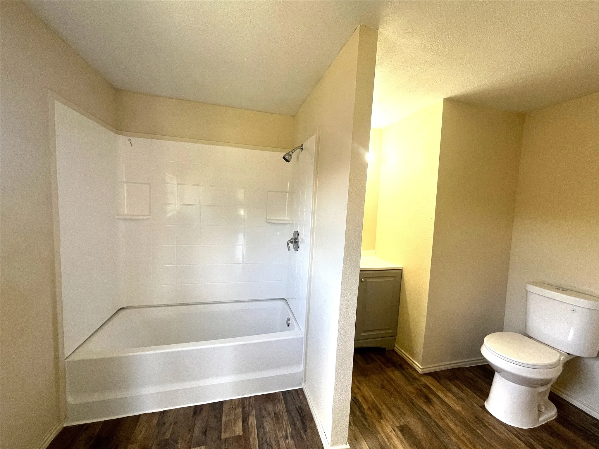 Manufactured Home For Sale in Van Zandt County , 611 E Broadmore Avenue, Wills Point, Texas 75169, 3 Bedroom, 2 Bathroom, Garage spaces, 1,344 Sqft, built in 1983, mls#21382241, Real Estate Agent in Wills Point, Homes For Sale in Van Zandt county, Homes For Sale in Wills Point, Realtor in Wills Point Texas, Real Estate Brokerage Independent Realty Texas, Luminita Cordes Realtor