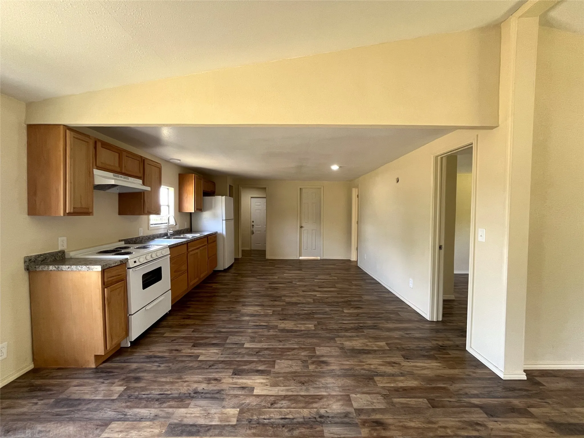 Manufactured Home For Sale in Van Zandt County , 611 E Broadmore Avenue, Wills Point, Texas 75169, 3 Bedroom, 2 Bathroom, Garage spaces, 1,344 Sqft, built in 1983, mls#21382241, Real Estate Agent in Wills Point, Homes For Sale in Van Zandt county, Homes For Sale in Wills Point, Realtor in Wills Point Texas, Real Estate Brokerage Independent Realty Texas, Luminita Cordes Realtor