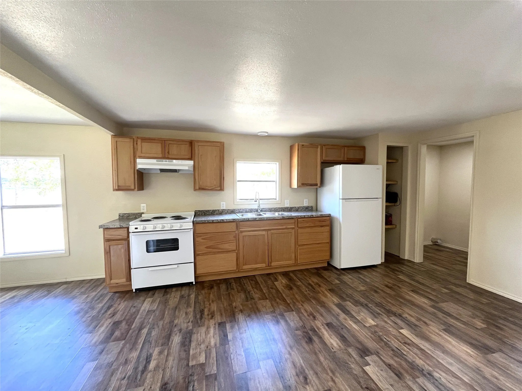 Manufactured Home For Sale in Van Zandt County , 611 E Broadmore Avenue, Wills Point, Texas 75169, 3 Bedroom, 2 Bathroom, Garage spaces, 1,344 Sqft, built in 1983, mls#21382241, Real Estate Agent in Wills Point, Homes For Sale in Van Zandt county, Homes For Sale in Wills Point, Realtor in Wills Point Texas, Real Estate Brokerage Independent Realty Texas, Luminita Cordes Realtor