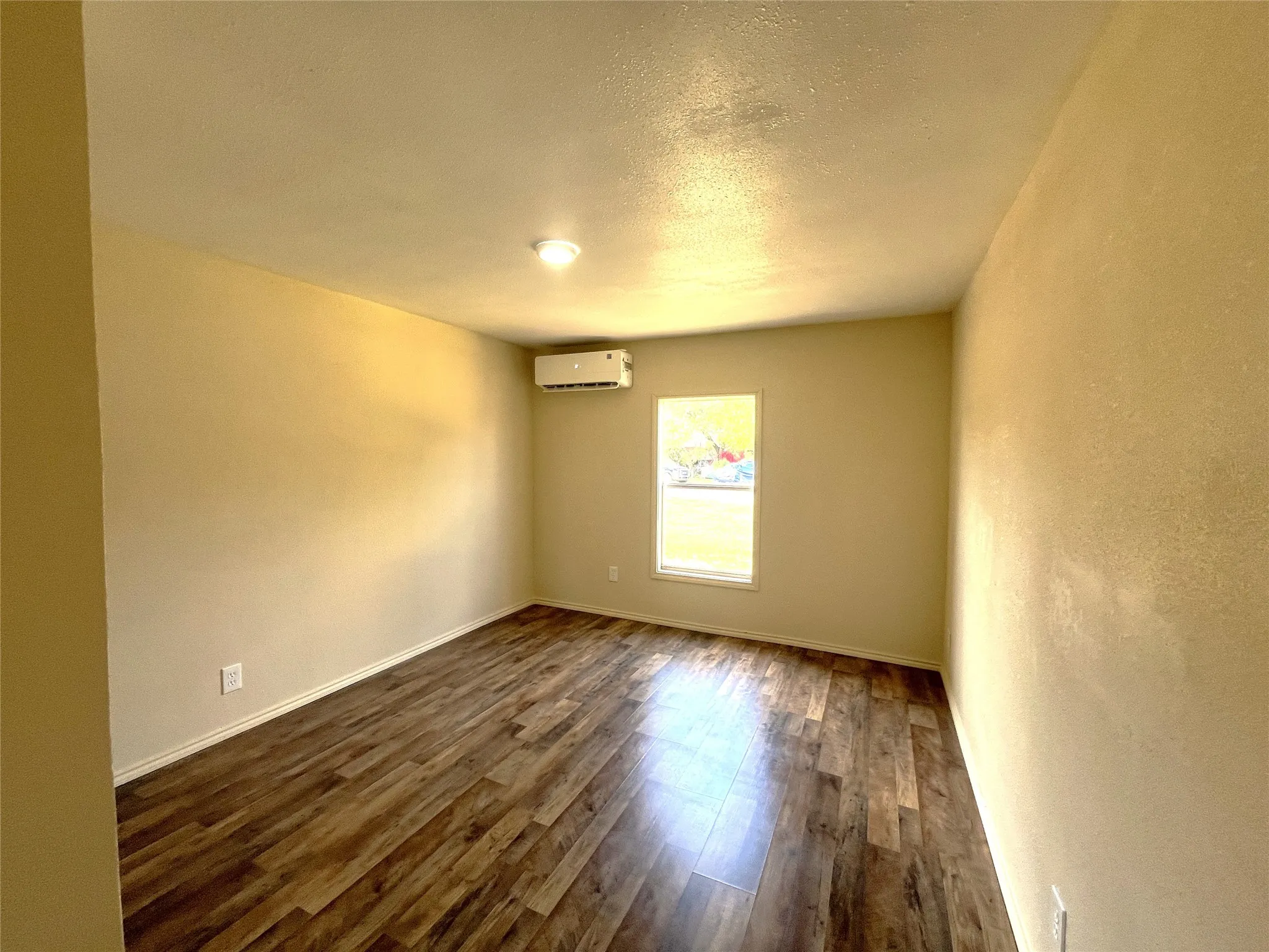 Manufactured Home For Sale in Van Zandt County , 611 E Broadmore Avenue, Wills Point, Texas 75169, 3 Bedroom, 2 Bathroom, Garage spaces, 1,344 Sqft, built in 1983, mls#21382241, Real Estate Agent in Wills Point, Homes For Sale in Van Zandt county, Homes For Sale in Wills Point, Realtor in Wills Point Texas, Real Estate Brokerage Independent Realty Texas, Luminita Cordes Realtor