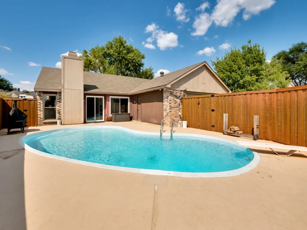 Single Family Residence For Sale in Denton County , 4505 Queen Circle, The Colony, Texas 75056, 3 Bedroom, 2 Bathroom, 2 Garage spaces, 1,590 Sqft, built in 1986, mls#21382244, Real Estate Agent in The Colony, Homes For Sale in Denton county, Homes For Sale in The Colony, Realtor in The Colony Texas, Real Estate Brokerage Independent Realty Texas, Luminita Cordes Realtor