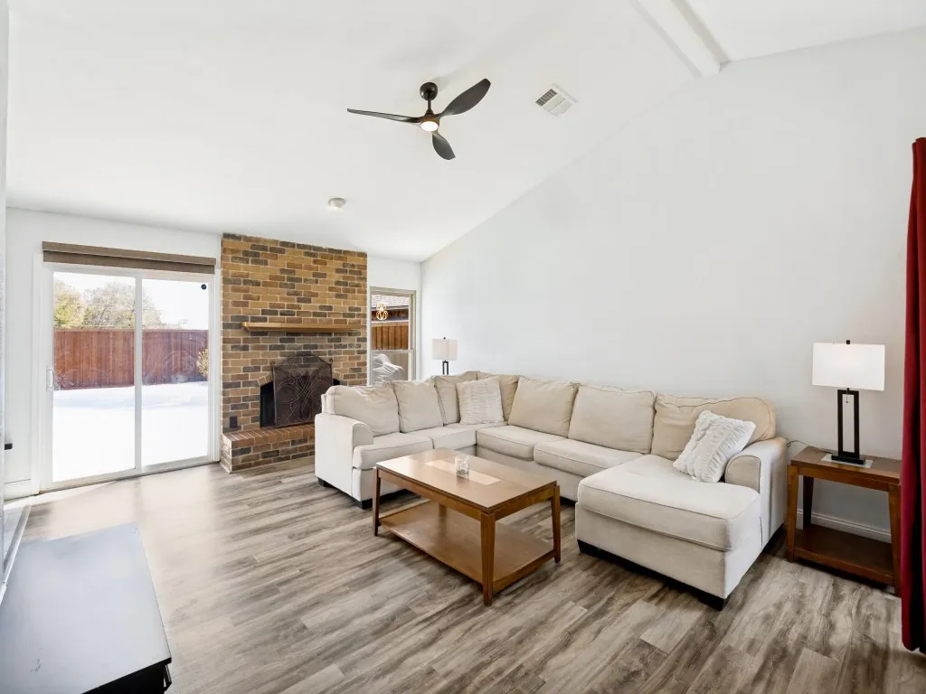 Single Family Residence For Sale in Denton County , 4505 Queen Circle, The Colony, Texas 75056, 3 Bedroom, 2 Bathroom, 2 Garage spaces, 1,590 Sqft, built in 1986, mls#21382244, Real Estate Agent in The Colony, Homes For Sale in Denton county, Homes For Sale in The Colony, Realtor in The Colony Texas, Real Estate Brokerage Independent Realty Texas, Luminita Cordes Realtor