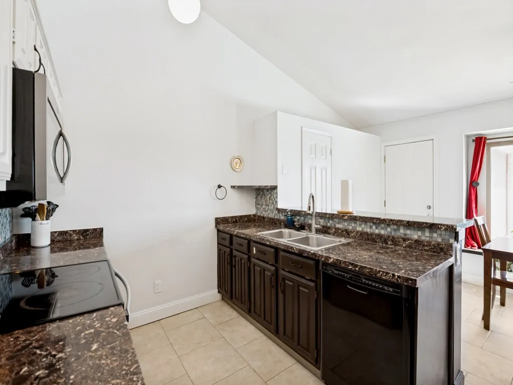Single Family Residence For Sale in Denton County , 4505 Queen Circle, The Colony, Texas 75056, 3 Bedroom, 2 Bathroom, 2 Garage spaces, 1,590 Sqft, built in 1986, mls#21382244, Real Estate Agent in The Colony, Homes For Sale in Denton county, Homes For Sale in The Colony, Realtor in The Colony Texas, Real Estate Brokerage Independent Realty Texas, Luminita Cordes Realtor