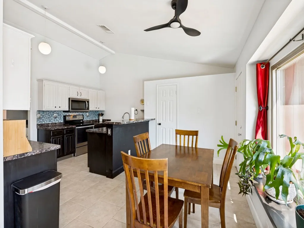 Single Family Residence For Sale in Denton County , 4505 Queen Circle, The Colony, Texas 75056, 3 Bedroom, 2 Bathroom, 2 Garage spaces, 1,590 Sqft, built in 1986, mls#21382244, Real Estate Agent in The Colony, Homes For Sale in Denton county, Homes For Sale in The Colony, Realtor in The Colony Texas, Real Estate Brokerage Independent Realty Texas, Luminita Cordes Realtor