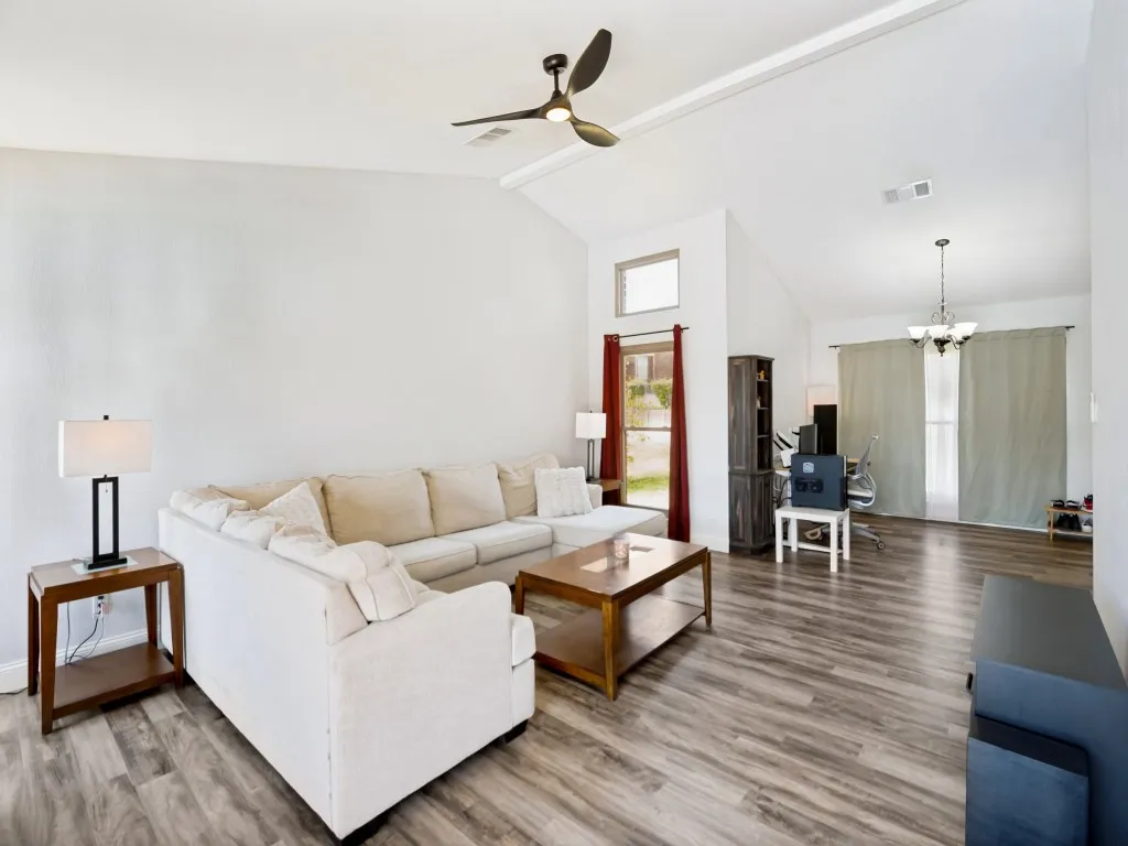 Single Family Residence For Sale in Denton County , 4505 Queen Circle, The Colony, Texas 75056, 3 Bedroom, 2 Bathroom, 2 Garage spaces, 1,590 Sqft, built in 1986, mls#21382244, Real Estate Agent in The Colony, Homes For Sale in Denton county, Homes For Sale in The Colony, Realtor in The Colony Texas, Real Estate Brokerage Independent Realty Texas, Luminita Cordes Realtor