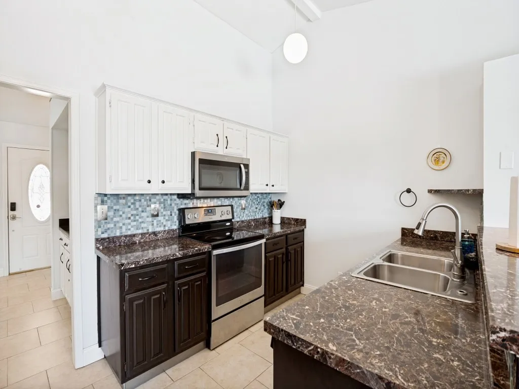 Single Family Residence For Sale in Denton County , 4505 Queen Circle, The Colony, Texas 75056, 3 Bedroom, 2 Bathroom, 2 Garage spaces, 1,590 Sqft, built in 1986, mls#21382244, Real Estate Agent in The Colony, Homes For Sale in Denton county, Homes For Sale in The Colony, Realtor in The Colony Texas, Real Estate Brokerage Independent Realty Texas, Luminita Cordes Realtor