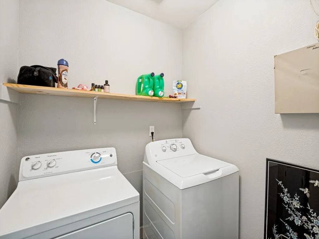 Single Family Residence For Sale in Denton County , 4505 Queen Circle, The Colony, Texas 75056, 3 Bedroom, 2 Bathroom, 2 Garage spaces, 1,590 Sqft, built in 1986, mls#21382244, Real Estate Agent in The Colony, Homes For Sale in Denton county, Homes For Sale in The Colony, Realtor in The Colony Texas, Real Estate Brokerage Independent Realty Texas, Luminita Cordes Realtor