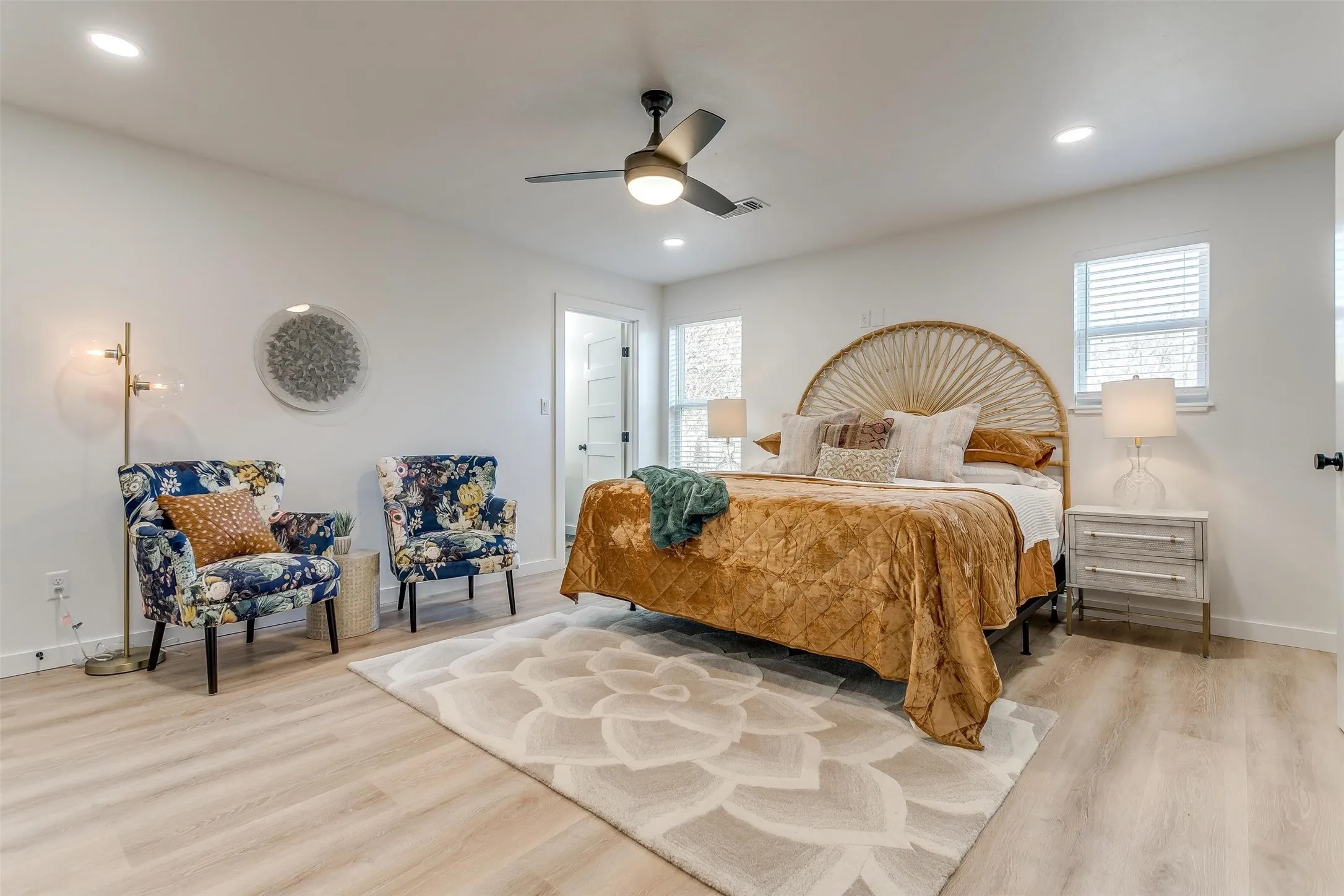 Single Family Residence For Sale in Hood County , 323 S Hannaford Street, Granbury, Texas 76048, 3 Bedroom, 2 Bathroom, 3 Garage spaces, 1,600 Sqft, built in 1953, mls#21382230, Real Estate Agent in Granbury, Homes For Sale in Hood county, Homes For Sale in Granbury, Realtor in Granbury Texas, Real Estate Brokerage Independent Realty Texas, Luminita Cordes Realtor