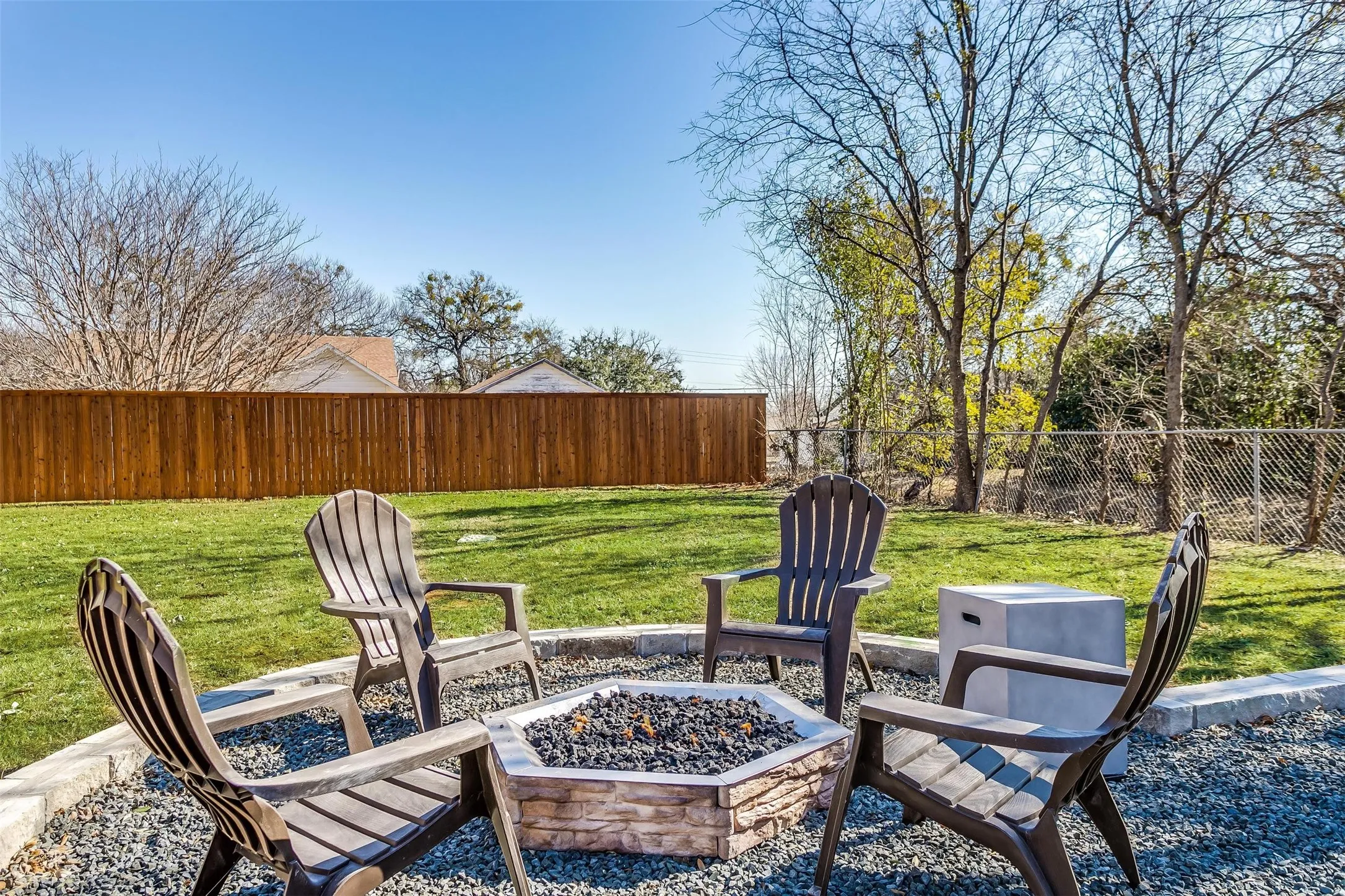 Single Family Residence For Sale in Hood County , 323 S Hannaford Street, Granbury, Texas 76048, 3 Bedroom, 2 Bathroom, 3 Garage spaces, 1,600 Sqft, built in 1953, mls#21382230, Real Estate Agent in Granbury, Homes For Sale in Hood county, Homes For Sale in Granbury, Realtor in Granbury Texas, Real Estate Brokerage Independent Realty Texas, Luminita Cordes Realtor