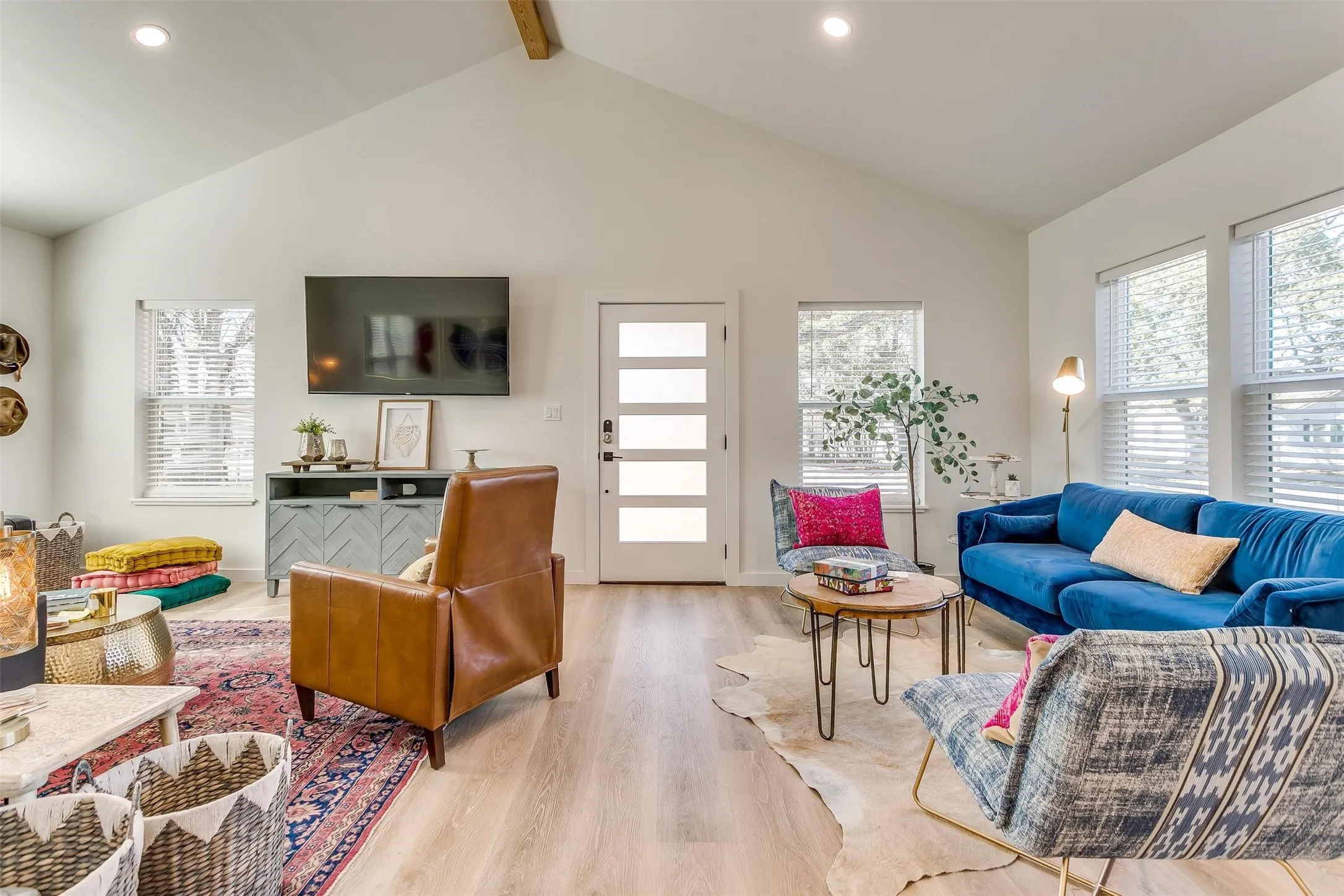 Single Family Residence For Sale in Hood County , 323 S Hannaford Street, Granbury, Texas 76048, 3 Bedroom, 2 Bathroom, 3 Garage spaces, 1,600 Sqft, built in 1953, mls#21382230, Real Estate Agent in Granbury, Homes For Sale in Hood county, Homes For Sale in Granbury, Realtor in Granbury Texas, Real Estate Brokerage Independent Realty Texas, Luminita Cordes Realtor
