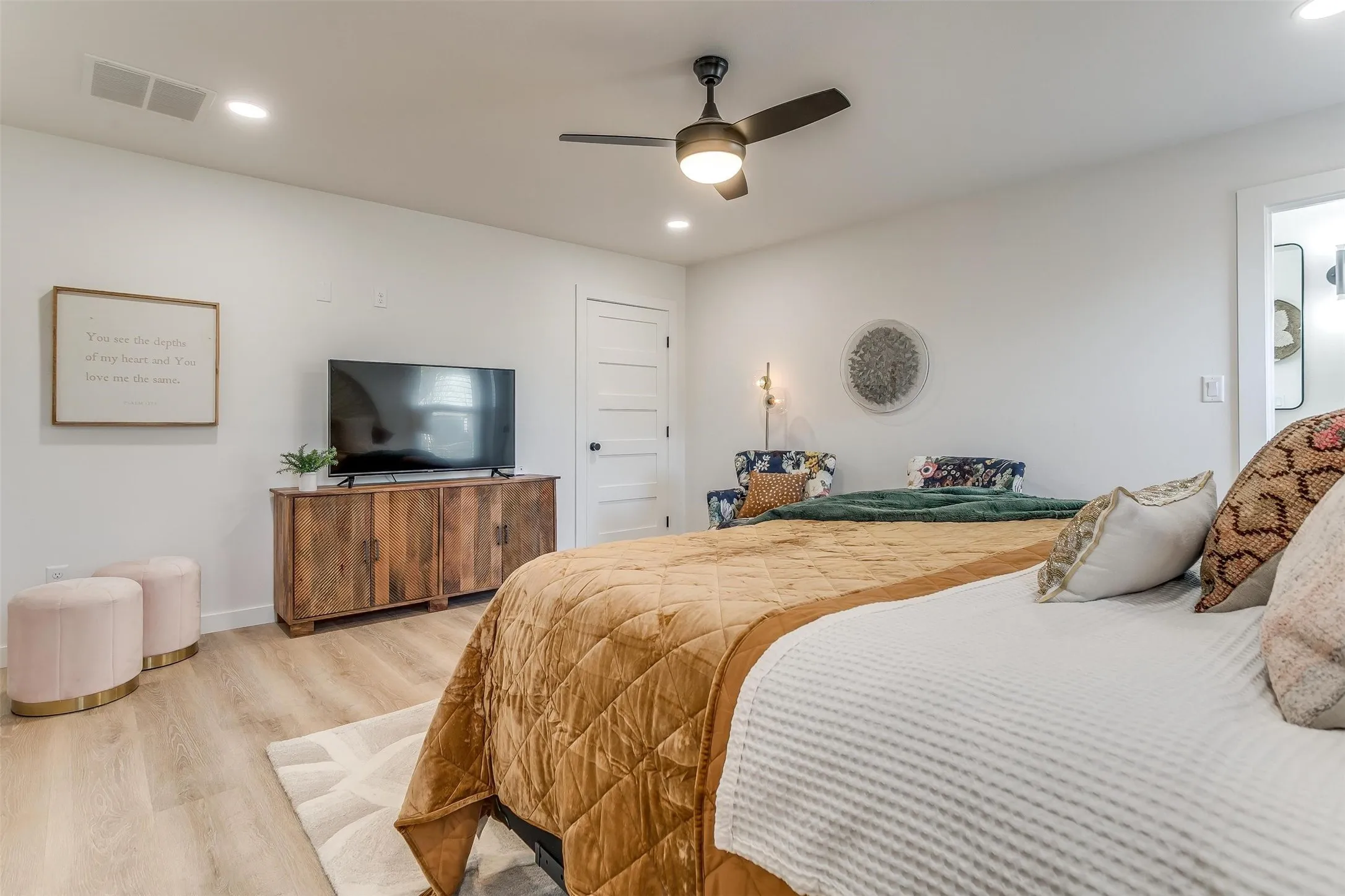 Single Family Residence For Sale in Hood County , 323 S Hannaford Street, Granbury, Texas 76048, 3 Bedroom, 2 Bathroom, 3 Garage spaces, 1,600 Sqft, built in 1953, mls#21382230, Real Estate Agent in Granbury, Homes For Sale in Hood county, Homes For Sale in Granbury, Realtor in Granbury Texas, Real Estate Brokerage Independent Realty Texas, Luminita Cordes Realtor