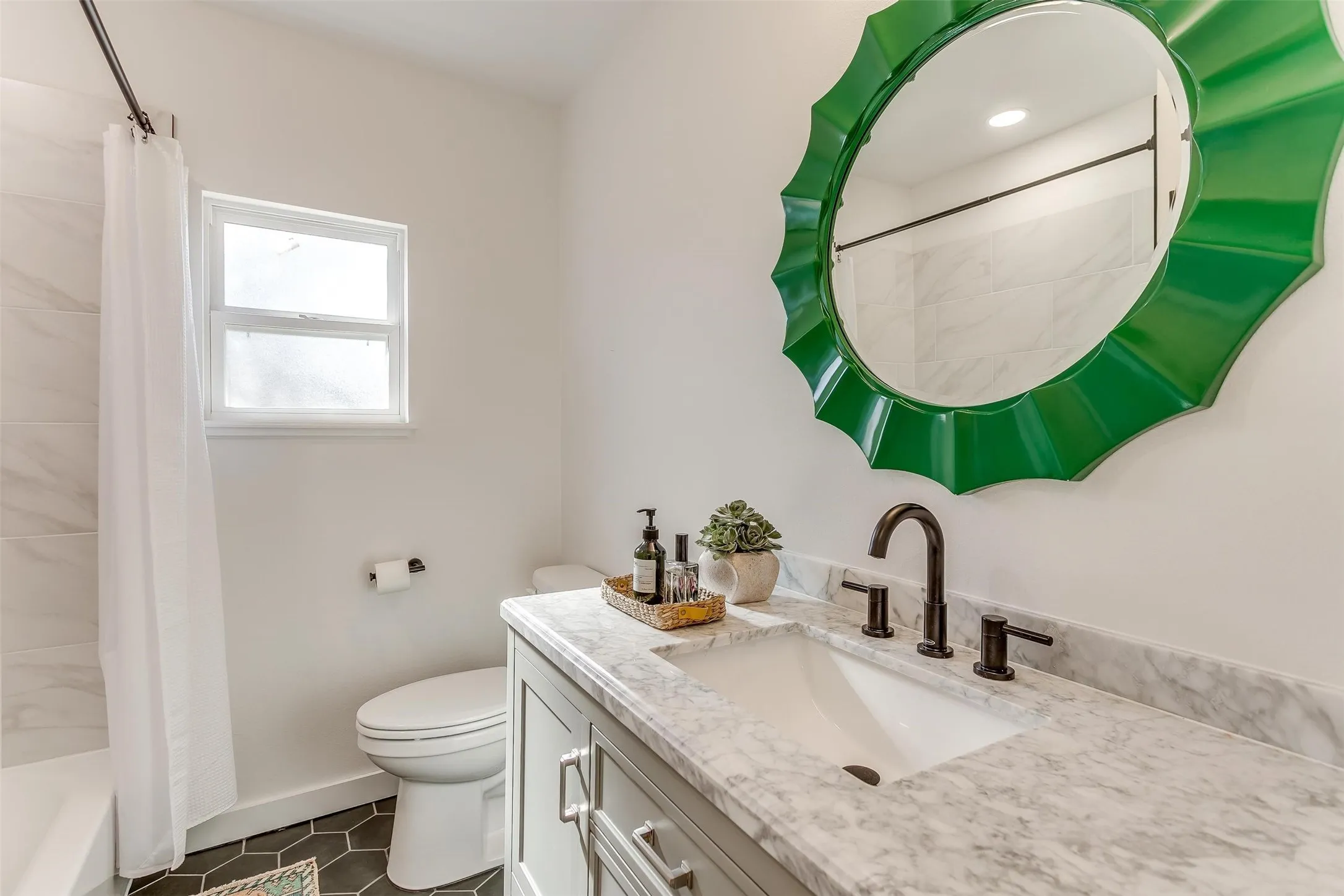 Single Family Residence For Sale in Hood County , 323 S Hannaford Street, Granbury, Texas 76048, 3 Bedroom, 2 Bathroom, 3 Garage spaces, 1,600 Sqft, built in 1953, mls#21382230, Real Estate Agent in Granbury, Homes For Sale in Hood county, Homes For Sale in Granbury, Realtor in Granbury Texas, Real Estate Brokerage Independent Realty Texas, Luminita Cordes Realtor
