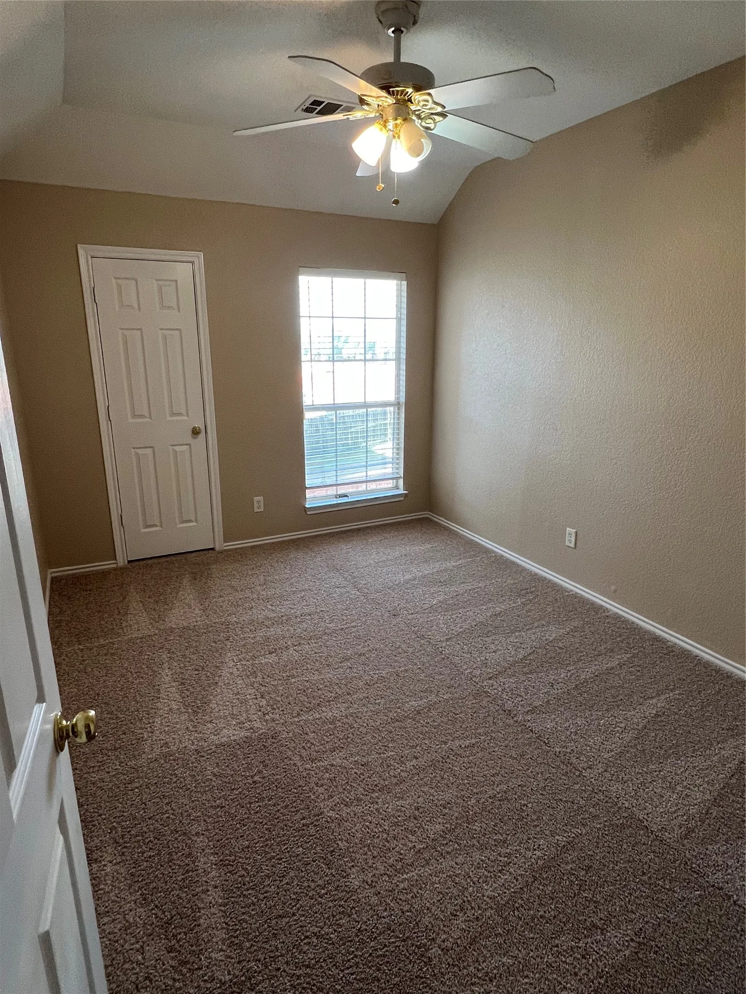 Single Family Residence For Rent in Denton County , 902 Brose Drive, Lewisville, Texas 75067, 3 Bedroom, 3 Bathroom, 2 Garage spaces, 1,453 Sqft, built in 1999, mls#21382240, Real Estate Agent in Lewisville, Homes For Rent in Denton county, Homes For Rent in Lewisville, Realtor in Lewisville Texas, Real Estate Brokerage Independent Realty Texas, Luminita Cordes Realtor
