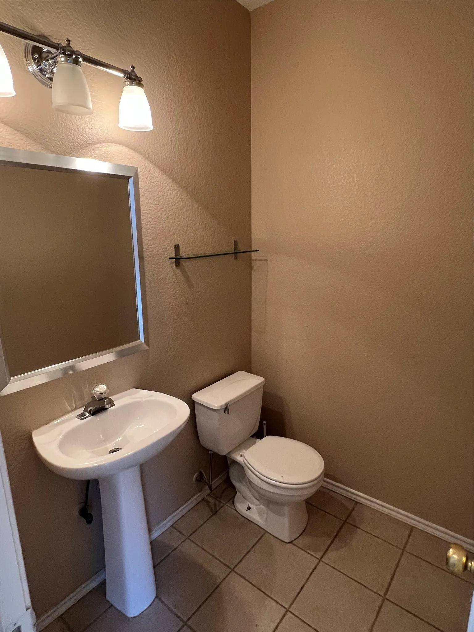 Single Family Residence For Rent in Denton County , 902 Brose Drive, Lewisville, Texas 75067, 3 Bedroom, 3 Bathroom, 2 Garage spaces, 1,453 Sqft, built in 1999, mls#21382240, Real Estate Agent in Lewisville, Homes For Rent in Denton county, Homes For Rent in Lewisville, Realtor in Lewisville Texas, Real Estate Brokerage Independent Realty Texas, Luminita Cordes Realtor