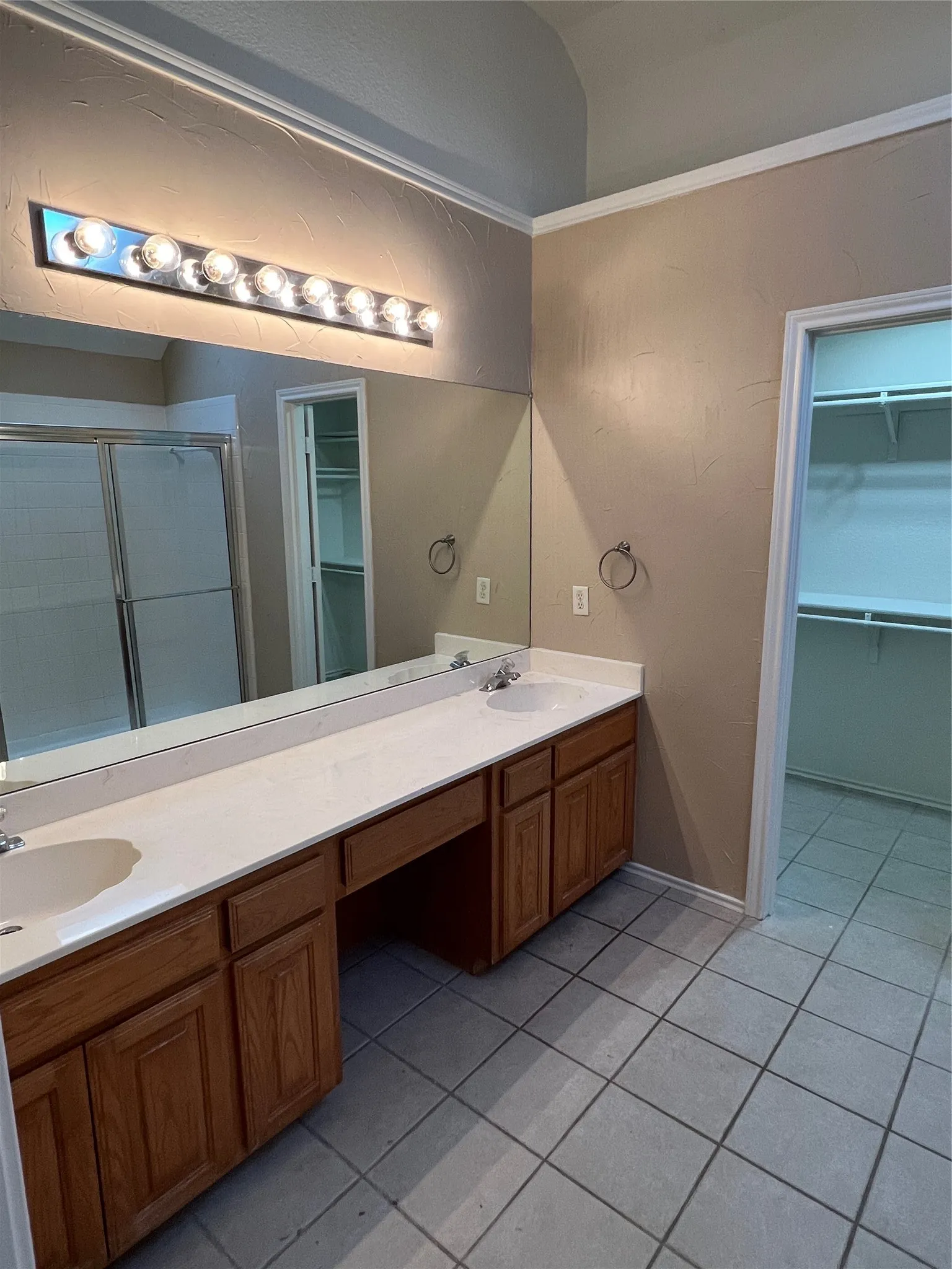 Single Family Residence For Rent in Denton County , 902 Brose Drive, Lewisville, Texas 75067, 3 Bedroom, 3 Bathroom, 2 Garage spaces, 1,453 Sqft, built in 1999, mls#21382240, Real Estate Agent in Lewisville, Homes For Rent in Denton county, Homes For Rent in Lewisville, Realtor in Lewisville Texas, Real Estate Brokerage Independent Realty Texas, Luminita Cordes Realtor