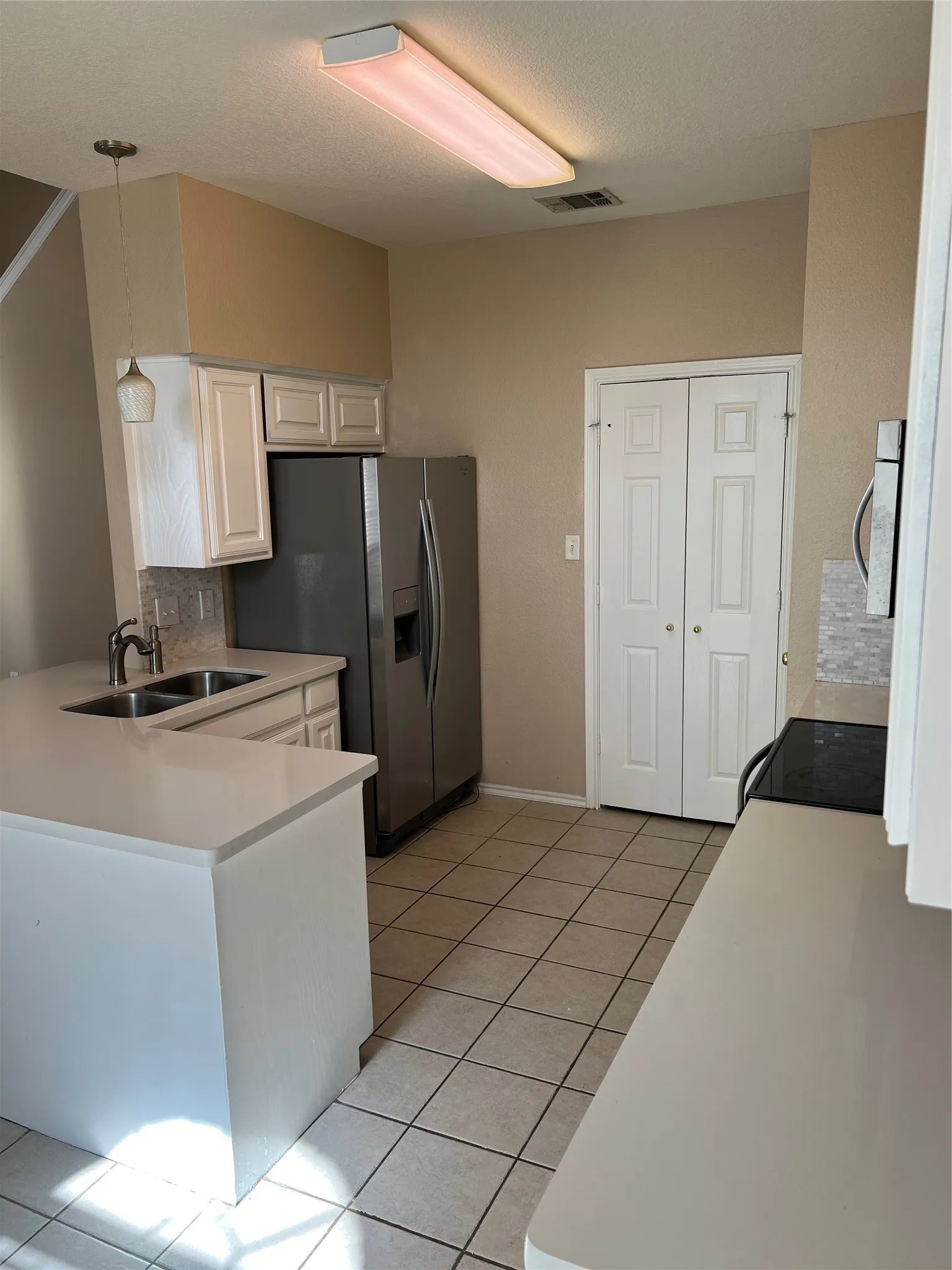 Single Family Residence For Rent in Denton County , 902 Brose Drive, Lewisville, Texas 75067, 3 Bedroom, 3 Bathroom, 2 Garage spaces, 1,453 Sqft, built in 1999, mls#21382240, Real Estate Agent in Lewisville, Homes For Rent in Denton county, Homes For Rent in Lewisville, Realtor in Lewisville Texas, Real Estate Brokerage Independent Realty Texas, Luminita Cordes Realtor