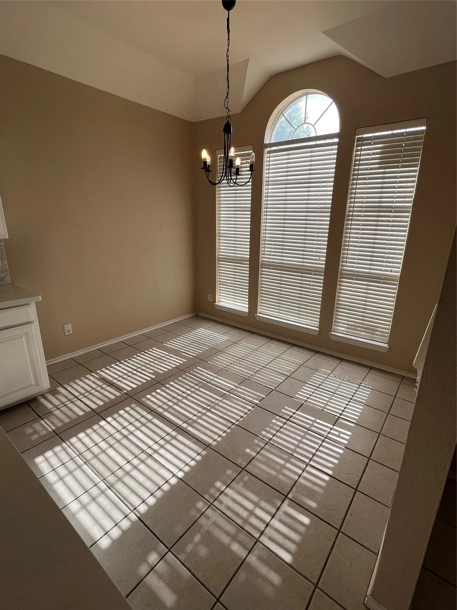Single Family Residence For Rent in Denton County , 902 Brose Drive, Lewisville, Texas 75067, 3 Bedroom, 3 Bathroom, 2 Garage spaces, 1,453 Sqft, built in 1999, mls#21382240, Real Estate Agent in Lewisville, Homes For Rent in Denton county, Homes For Rent in Lewisville, Realtor in Lewisville Texas, Real Estate Brokerage Independent Realty Texas, Luminita Cordes Realtor