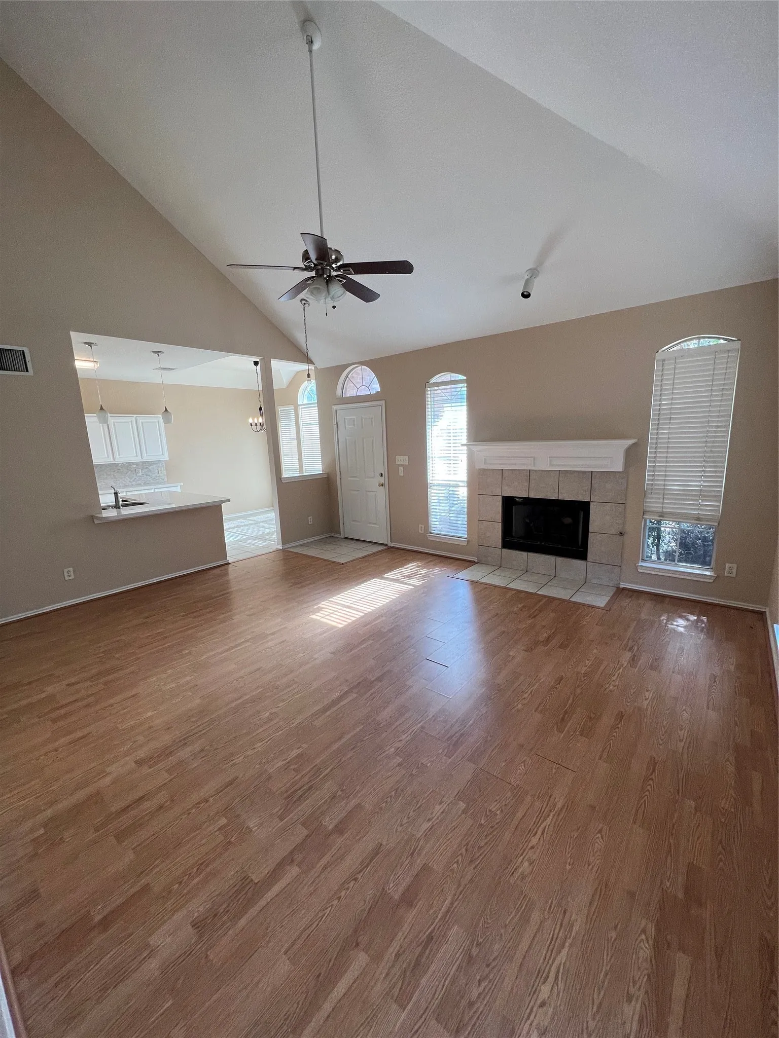 Single Family Residence For Rent in Denton County , 902 Brose Drive, Lewisville, Texas 75067, 3 Bedroom, 3 Bathroom, 2 Garage spaces, 1,453 Sqft, built in 1999, mls#21382240, Real Estate Agent in Lewisville, Homes For Rent in Denton county, Homes For Rent in Lewisville, Realtor in Lewisville Texas, Real Estate Brokerage Independent Realty Texas, Luminita Cordes Realtor