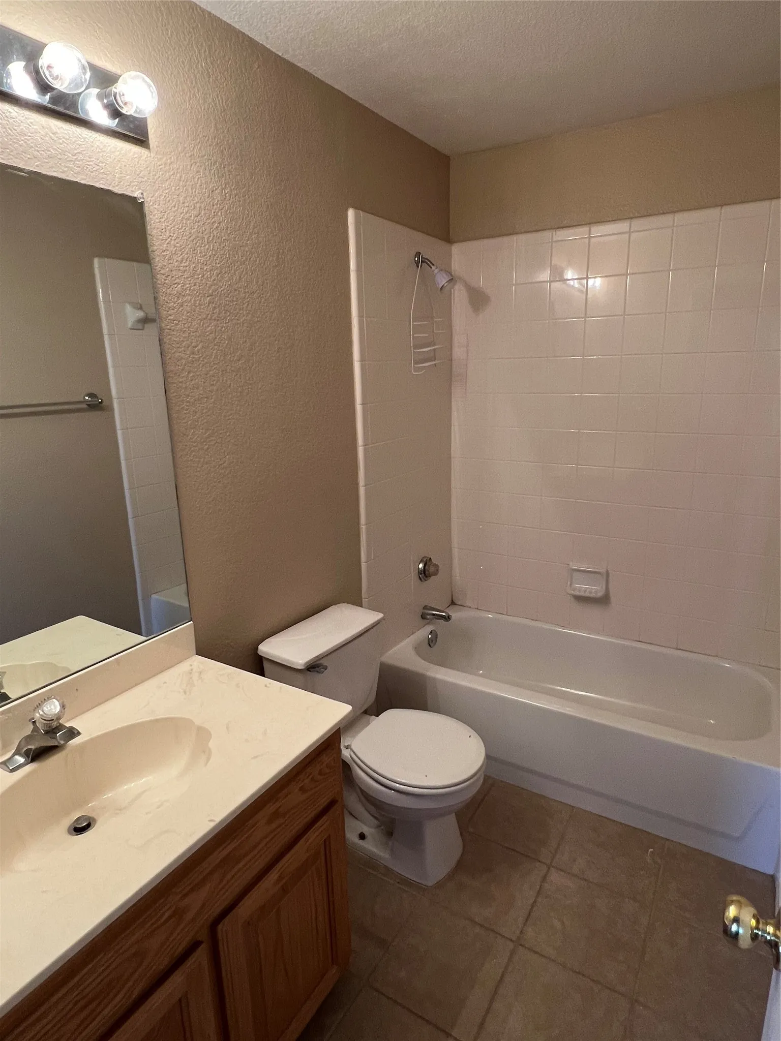 Single Family Residence For Rent in Denton County , 902 Brose Drive, Lewisville, Texas 75067, 3 Bedroom, 3 Bathroom, 2 Garage spaces, 1,453 Sqft, built in 1999, mls#21382240, Real Estate Agent in Lewisville, Homes For Rent in Denton county, Homes For Rent in Lewisville, Realtor in Lewisville Texas, Real Estate Brokerage Independent Realty Texas, Luminita Cordes Realtor