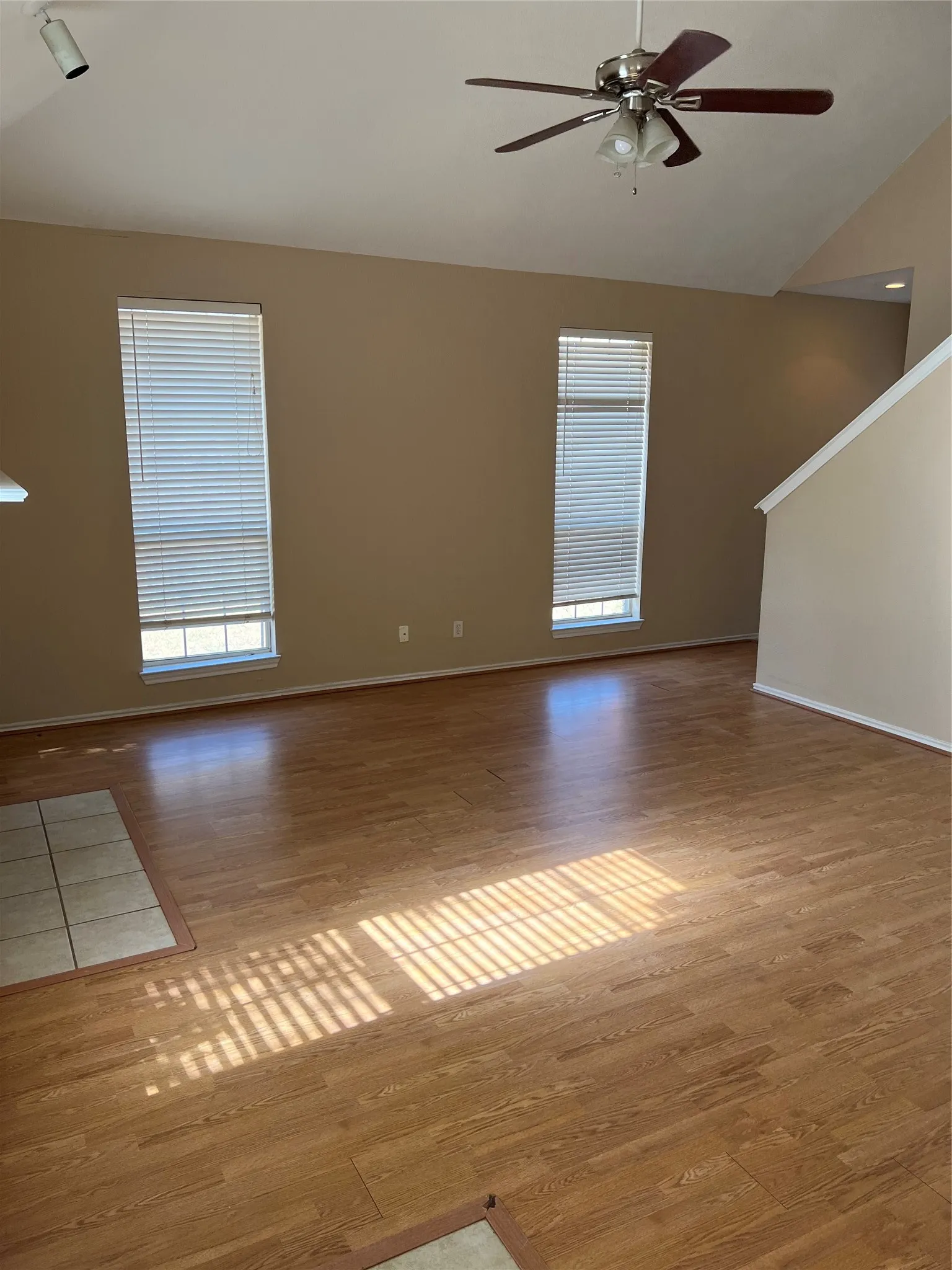 Single Family Residence For Rent in Denton County , 902 Brose Drive, Lewisville, Texas 75067, 3 Bedroom, 3 Bathroom, 2 Garage spaces, 1,453 Sqft, built in 1999, mls#21382240, Real Estate Agent in Lewisville, Homes For Rent in Denton county, Homes For Rent in Lewisville, Realtor in Lewisville Texas, Real Estate Brokerage Independent Realty Texas, Luminita Cordes Realtor