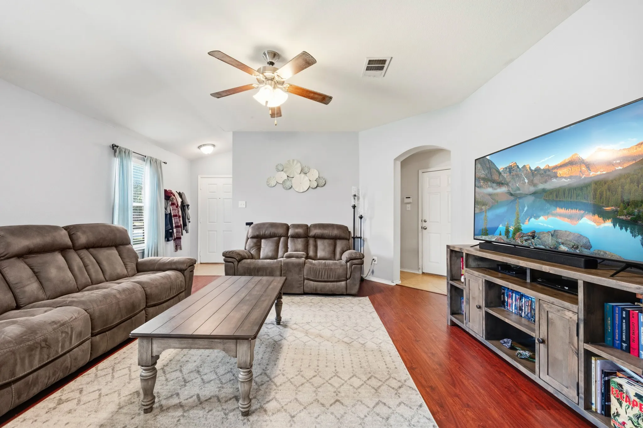 Single Family Residence For Sale in Mc Lennan County , 9933 Iron Horse Trail, Waco, Texas 76708, 3 Bedroom, 2 Bathroom, 1 Garage spaces, 1,371 Sqft, built in 2011, mls#21381959, Real Estate Agent in Waco, Homes For Sale in Mc Lennan county, Homes For Sale in Waco, Realtor in Waco Texas, Real Estate Brokerage Independent Realty Texas, Luminita Cordes Realtor