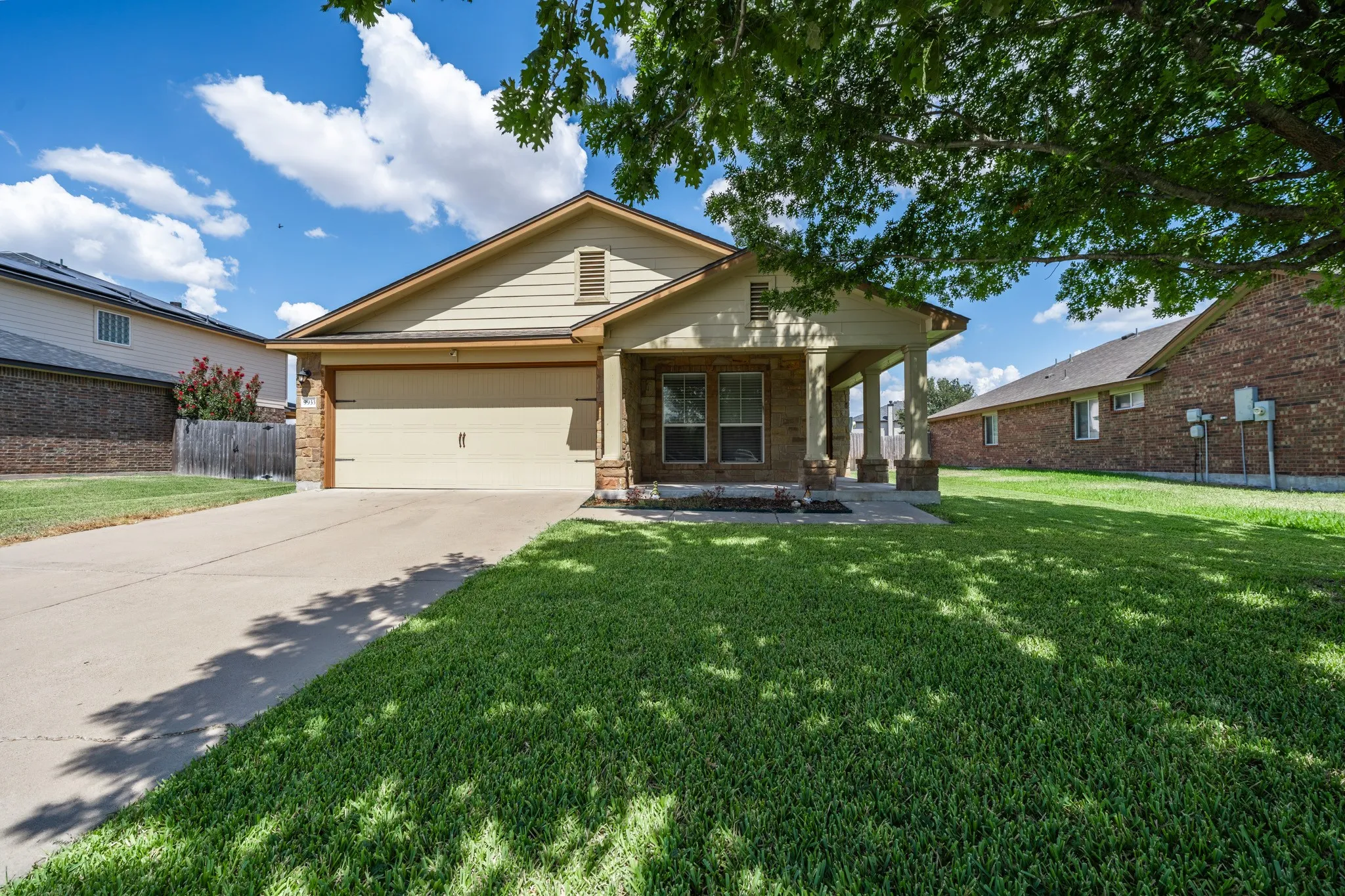 Single Family Residence For Sale in Mc Lennan County , 9933 Iron Horse Trail, Waco, Texas 76708, 3 Bedroom, 2 Bathroom, 1 Garage spaces, 1,371 Sqft, built in 2011, mls#21381959, Real Estate Agent in Waco, Homes For Sale in Mc Lennan county, Homes For Sale in Waco, Realtor in Waco Texas, Real Estate Brokerage Independent Realty Texas, Luminita Cordes Realtor