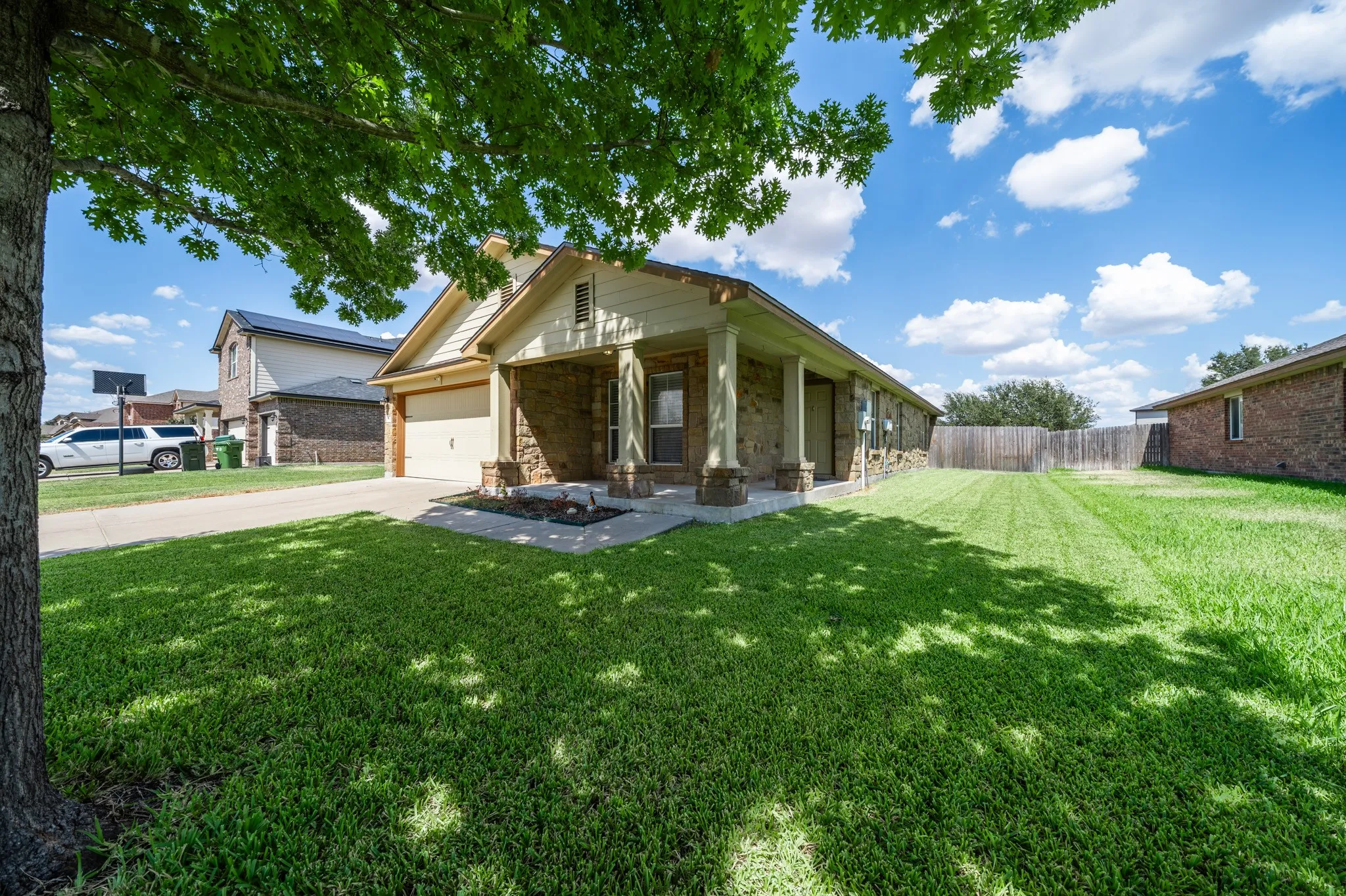 Single Family Residence For Sale in Mc Lennan County , 9933 Iron Horse Trail, Waco, Texas 76708, 3 Bedroom, 2 Bathroom, 1 Garage spaces, 1,371 Sqft, built in 2011, mls#21381959, Real Estate Agent in Waco, Homes For Sale in Mc Lennan county, Homes For Sale in Waco, Realtor in Waco Texas, Real Estate Brokerage Independent Realty Texas, Luminita Cordes Realtor
