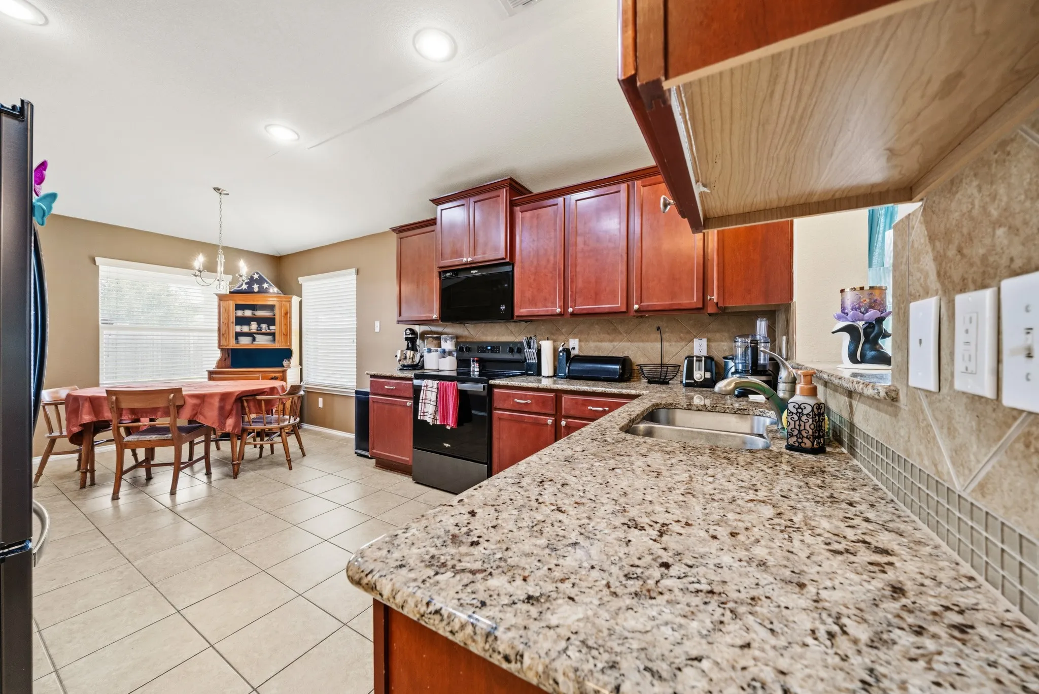 Single Family Residence For Sale in Mc Lennan County , 9933 Iron Horse Trail, Waco, Texas 76708, 3 Bedroom, 2 Bathroom, 1 Garage spaces, 1,371 Sqft, built in 2011, mls#21381959, Real Estate Agent in Waco, Homes For Sale in Mc Lennan county, Homes For Sale in Waco, Realtor in Waco Texas, Real Estate Brokerage Independent Realty Texas, Luminita Cordes Realtor