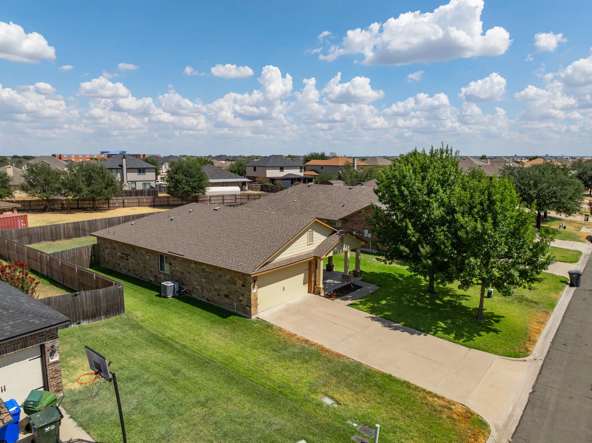 Single Family Residence For Sale in Mc Lennan County , 9933 Iron Horse Trail, Waco, Texas 76708, 3 Bedroom, 2 Bathroom, 1 Garage spaces, 1,371 Sqft, built in 2011, mls#21381959, Real Estate Agent in Waco, Homes For Sale in Mc Lennan county, Homes For Sale in Waco, Realtor in Waco Texas, Real Estate Brokerage Independent Realty Texas, Luminita Cordes Realtor