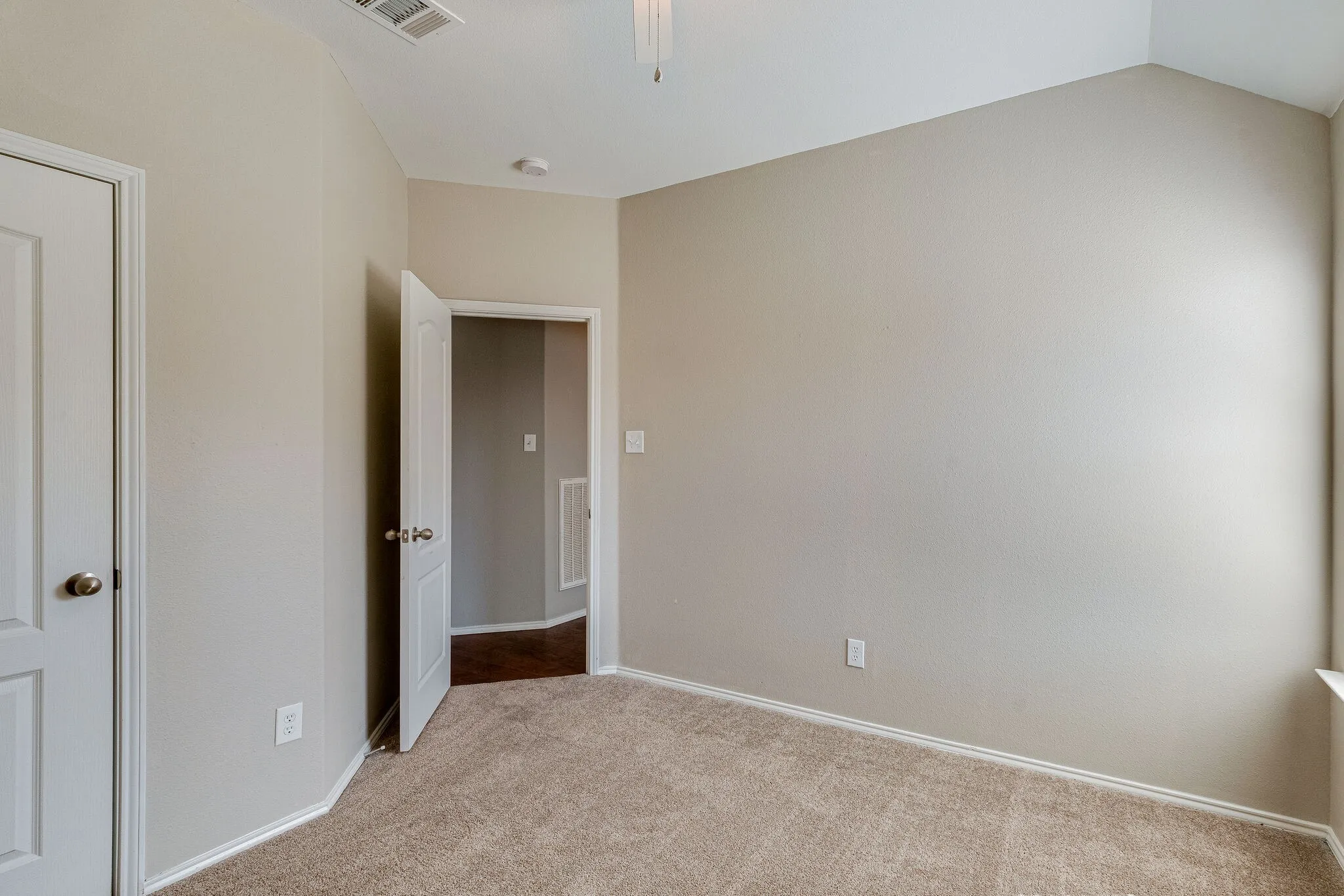 Single Family Residence For Rent in Collin County , 5113 Bear Valley Drive, Mc Kinney, Texas 75071, 3 Bedroom, 2 Bathroom, 2 Garage spaces, 2,110 Sqft, built in 2010, mls#21382233, Real Estate Agent in Mc Kinney, Homes For Rent in Collin county, Homes For Rent in Mc Kinney, Realtor in Mc Kinney Texas, Real Estate Brokerage Independent Realty Texas, Luminita Cordes Realtor