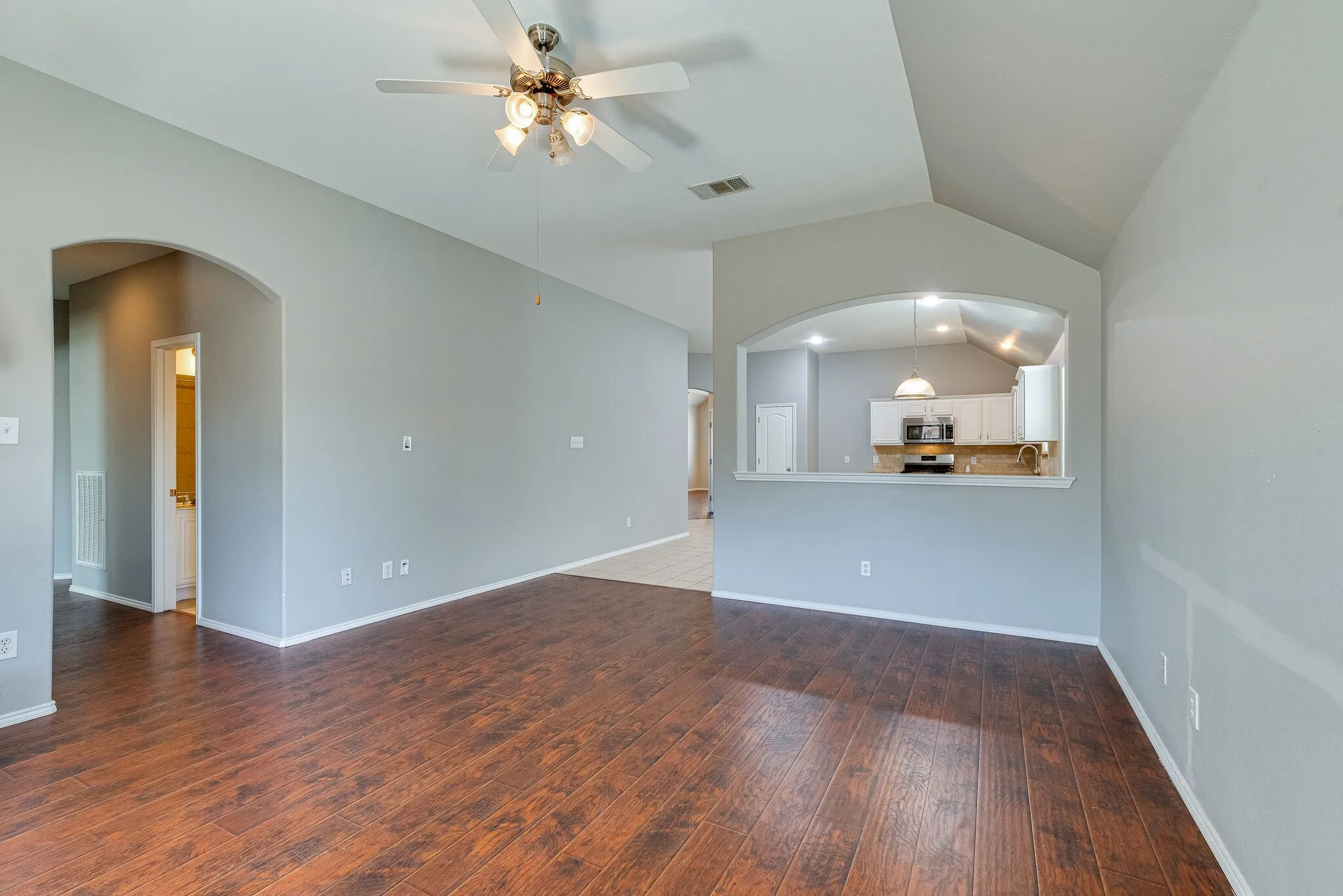 Single Family Residence For Rent in Collin County , 5113 Bear Valley Drive, Mc Kinney, Texas 75071, 3 Bedroom, 2 Bathroom, 2 Garage spaces, 2,110 Sqft, built in 2010, mls#21382233, Real Estate Agent in Mc Kinney, Homes For Rent in Collin county, Homes For Rent in Mc Kinney, Realtor in Mc Kinney Texas, Real Estate Brokerage Independent Realty Texas, Luminita Cordes Realtor