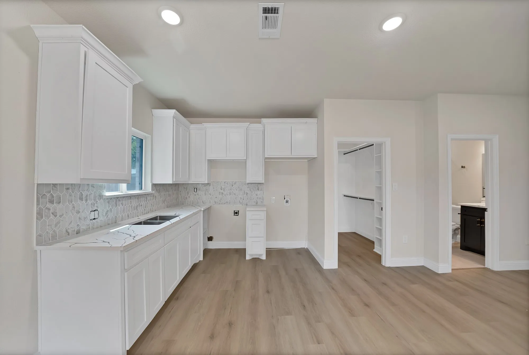 Single Family Residence For Rent in Dallas County , 659 Holcomb Road, Dallas, Texas 75217, 4 Bedroom, 3 Bathroom, Garage spaces, 3,370 Sqft, built in 2023, mls#21381672, Real Estate Agent in Dallas, Homes For Rent in Dallas county, Homes For Rent in Dallas, Realtor in Dallas Texas, Real Estate Brokerage Independent Realty Texas, Luminita Cordes Realtor