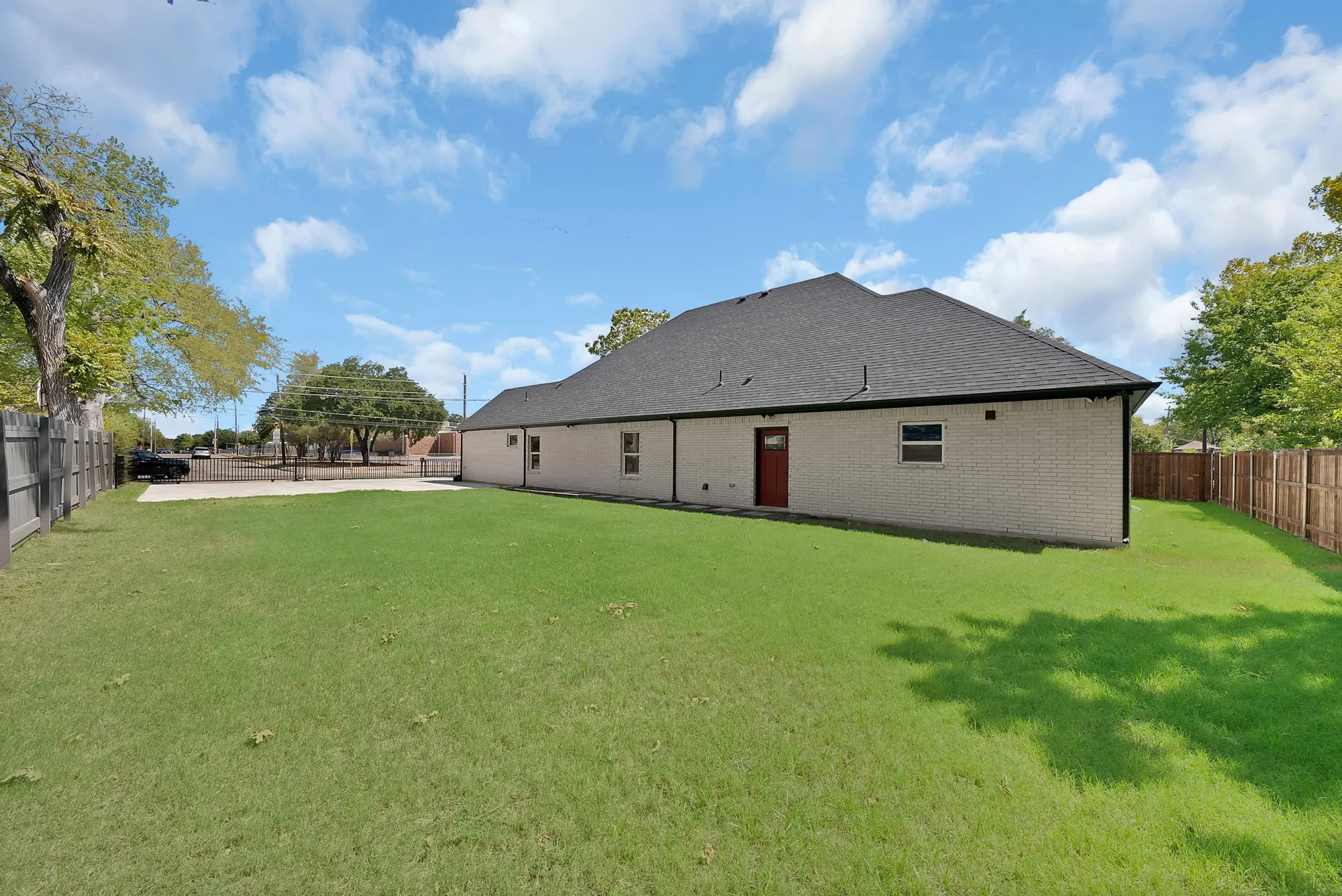Single Family Residence For Rent in Dallas County , 659 Holcomb Road, Dallas, Texas 75217, 4 Bedroom, 3 Bathroom, Garage spaces, 3,370 Sqft, built in 2023, mls#21381672, Real Estate Agent in Dallas, Homes For Rent in Dallas county, Homes For Rent in Dallas, Realtor in Dallas Texas, Real Estate Brokerage Independent Realty Texas, Luminita Cordes Realtor
