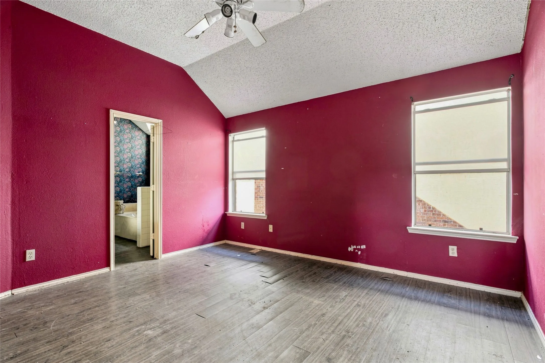 Single Family Residence For Sale in Dallas County , 6501 White Oak Drive, Rowlett, Texas 75089, 2 Bedroom, 2 Bathroom, 2 Garage spaces, 1,354 Sqft, built in 1990, mls#21381732, Real Estate Agent in Rowlett, Homes For Sale in Dallas county, Homes For Sale in Rowlett, Realtor in Rowlett Texas, Real Estate Brokerage Independent Realty Texas, Luminita Cordes Realtor