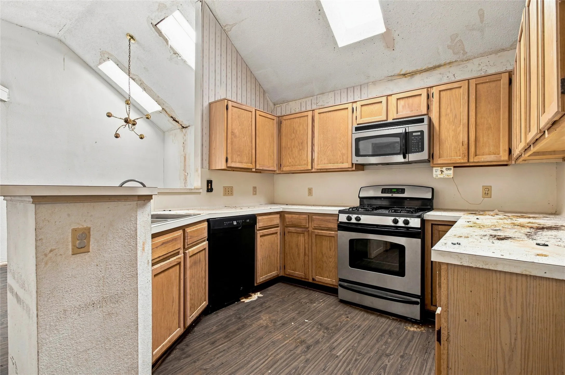 Single Family Residence For Sale in Dallas County , 6501 White Oak Drive, Rowlett, Texas 75089, 2 Bedroom, 2 Bathroom, 2 Garage spaces, 1,354 Sqft, built in 1990, mls#21381732, Real Estate Agent in Rowlett, Homes For Sale in Dallas county, Homes For Sale in Rowlett, Realtor in Rowlett Texas, Real Estate Brokerage Independent Realty Texas, Luminita Cordes Realtor