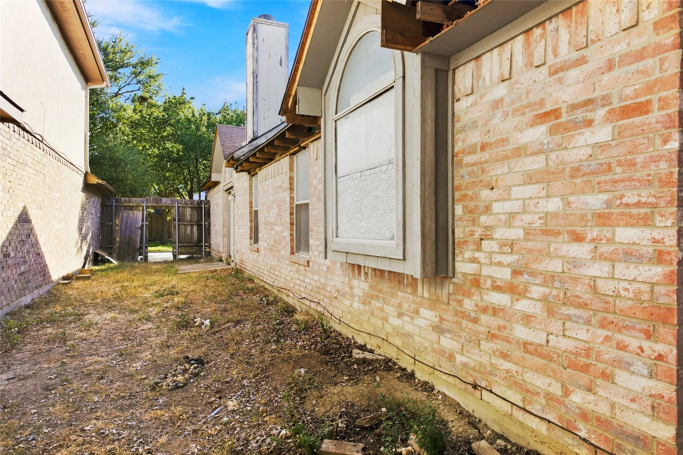 Single Family Residence For Sale in Dallas County , 6501 White Oak Drive, Rowlett, Texas 75089, 2 Bedroom, 2 Bathroom, 2 Garage spaces, 1,354 Sqft, built in 1990, mls#21381732, Real Estate Agent in Rowlett, Homes For Sale in Dallas county, Homes For Sale in Rowlett, Realtor in Rowlett Texas, Real Estate Brokerage Independent Realty Texas, Luminita Cordes Realtor