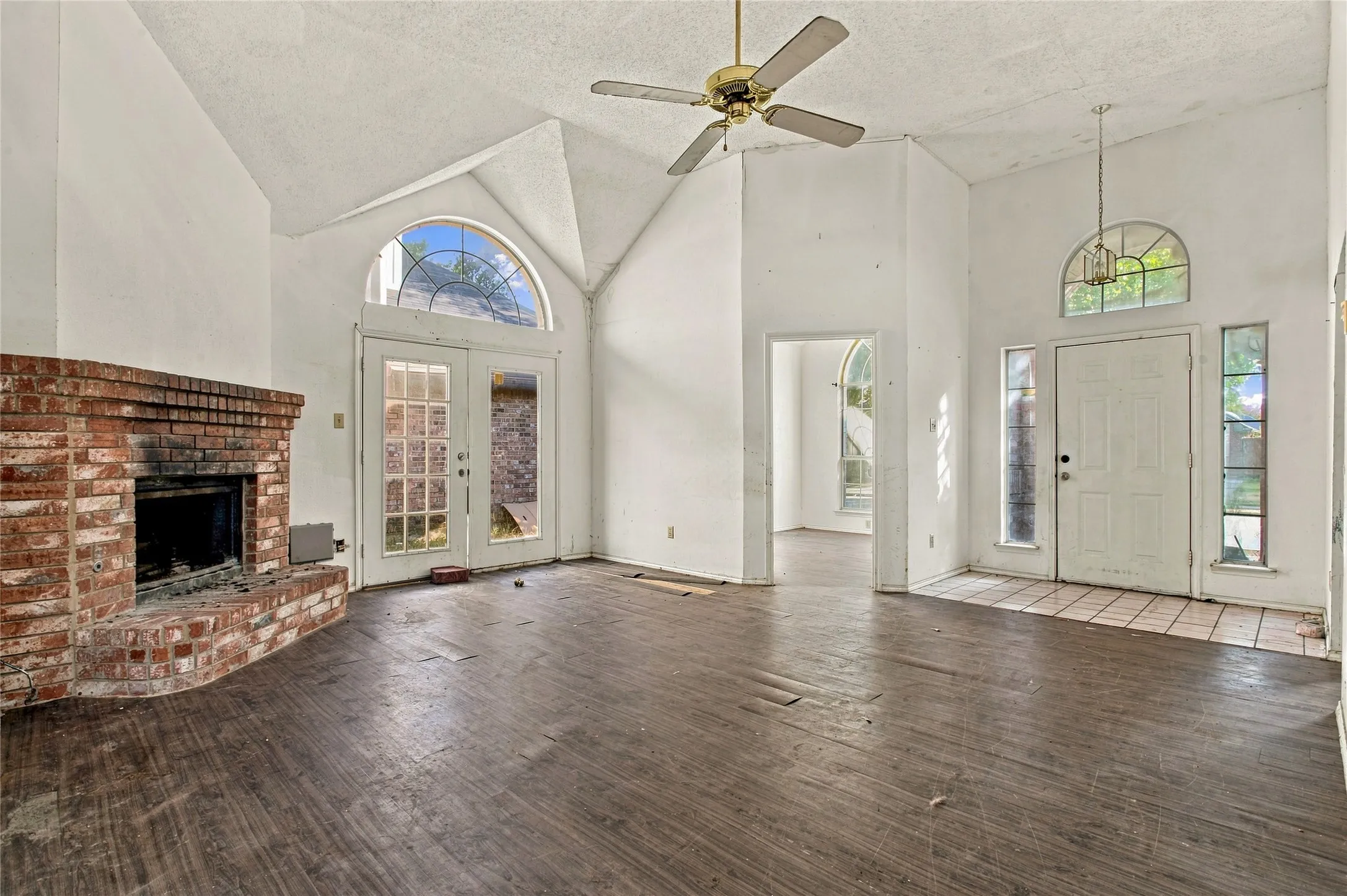 Single Family Residence For Sale in Dallas County , 6501 White Oak Drive, Rowlett, Texas 75089, 2 Bedroom, 2 Bathroom, 2 Garage spaces, 1,354 Sqft, built in 1990, mls#21381732, Real Estate Agent in Rowlett, Homes For Sale in Dallas county, Homes For Sale in Rowlett, Realtor in Rowlett Texas, Real Estate Brokerage Independent Realty Texas, Luminita Cordes Realtor