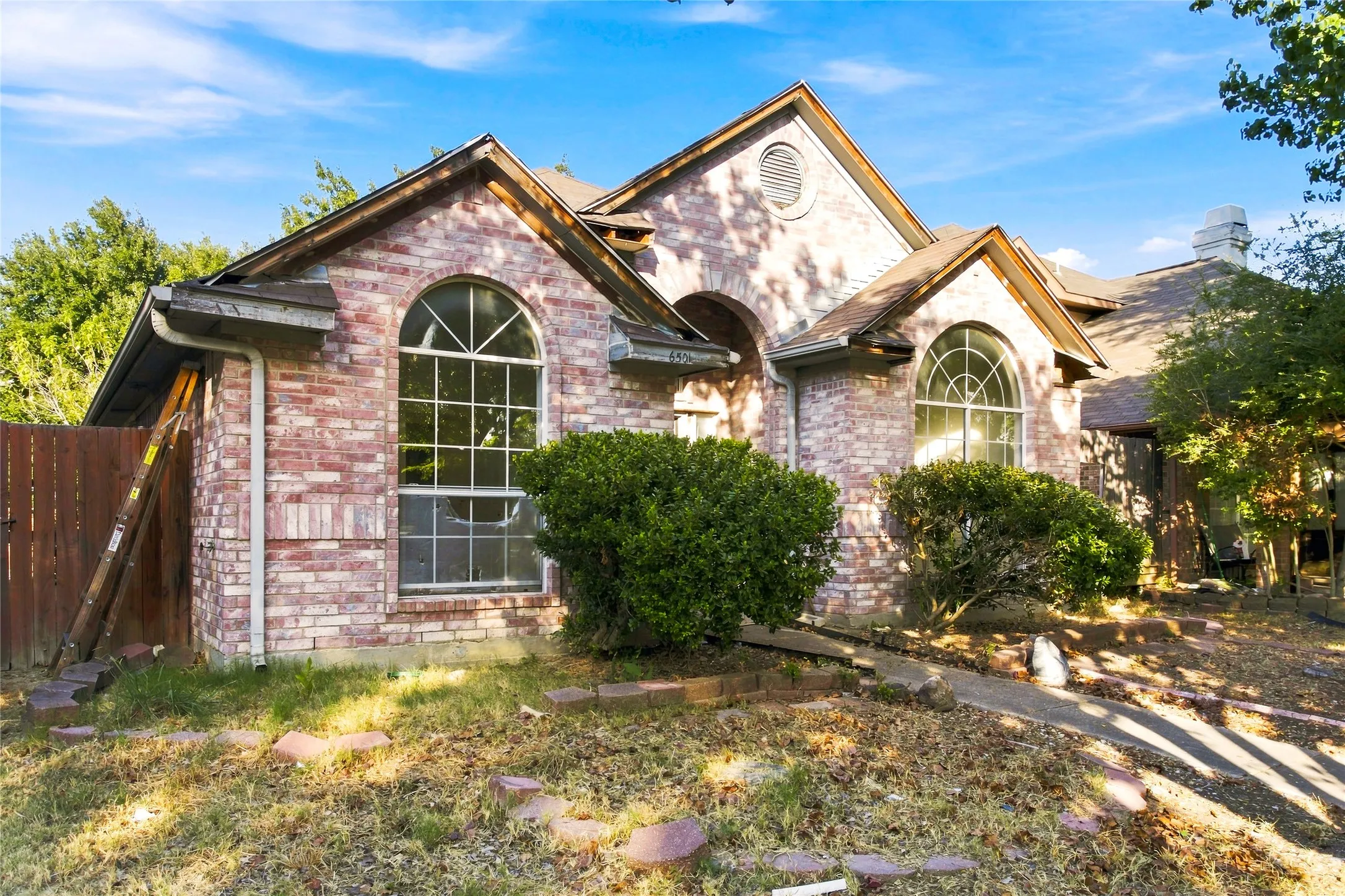 Single Family Residence For Sale in Dallas County , 6501 White Oak Drive, Rowlett, Texas 75089, 2 Bedroom, 2 Bathroom, 2 Garage spaces, 1,354 Sqft, built in 1990, mls#21381732, Real Estate Agent in Rowlett, Homes For Sale in Dallas county, Homes For Sale in Rowlett, Realtor in Rowlett Texas, Real Estate Brokerage Independent Realty Texas, Luminita Cordes Realtor